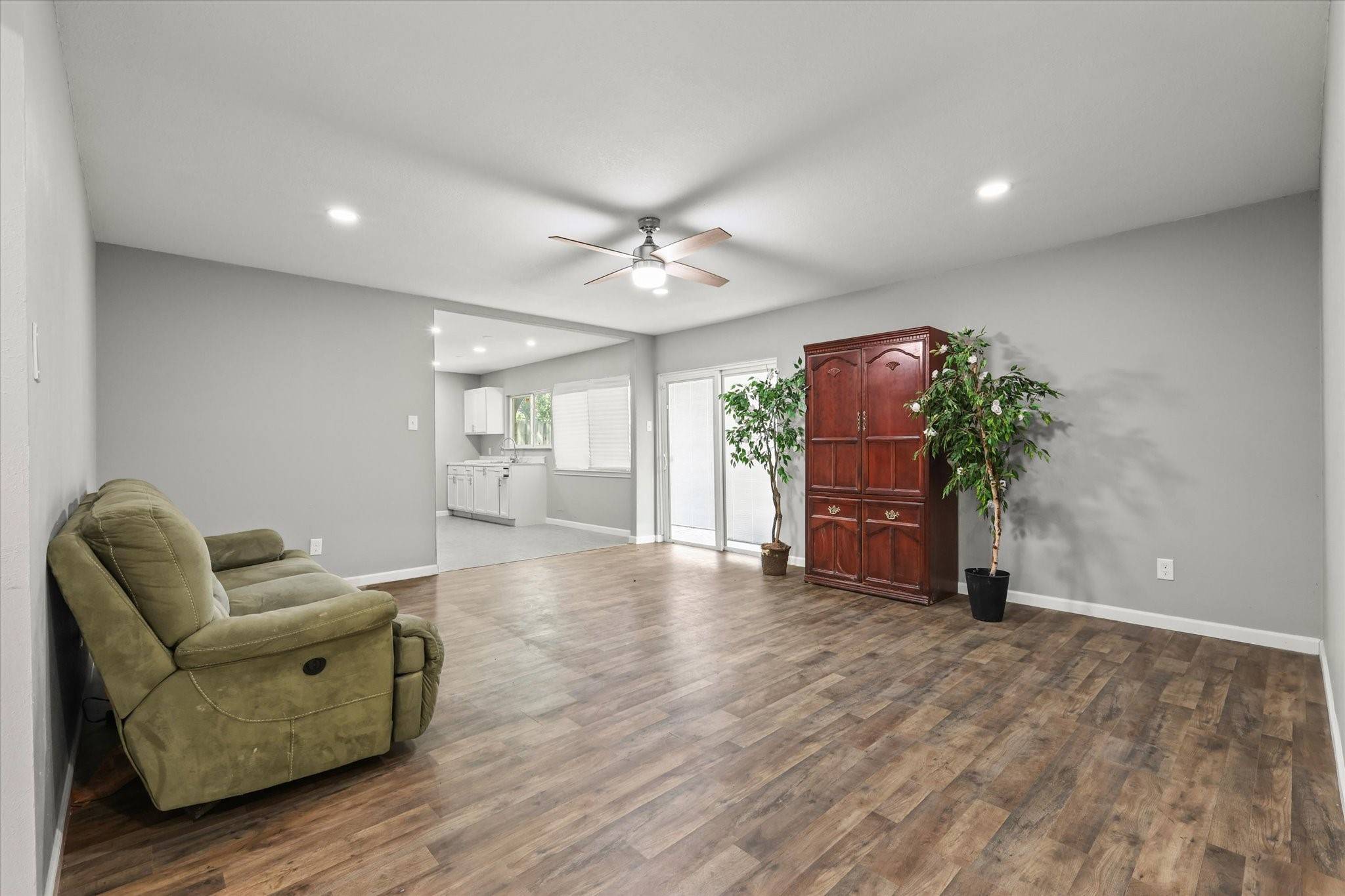 Irving, TX 75060,2517 Meadow Lark LN