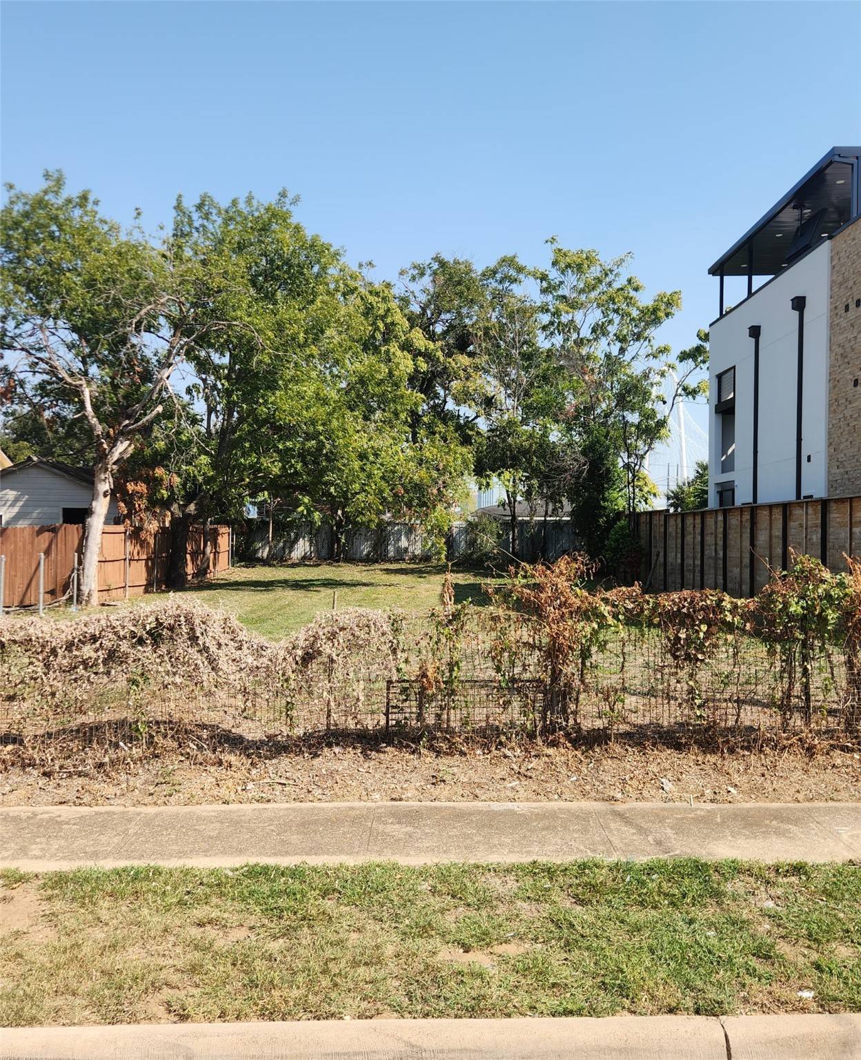 Dallas, TX 75212,3306 Wake ST