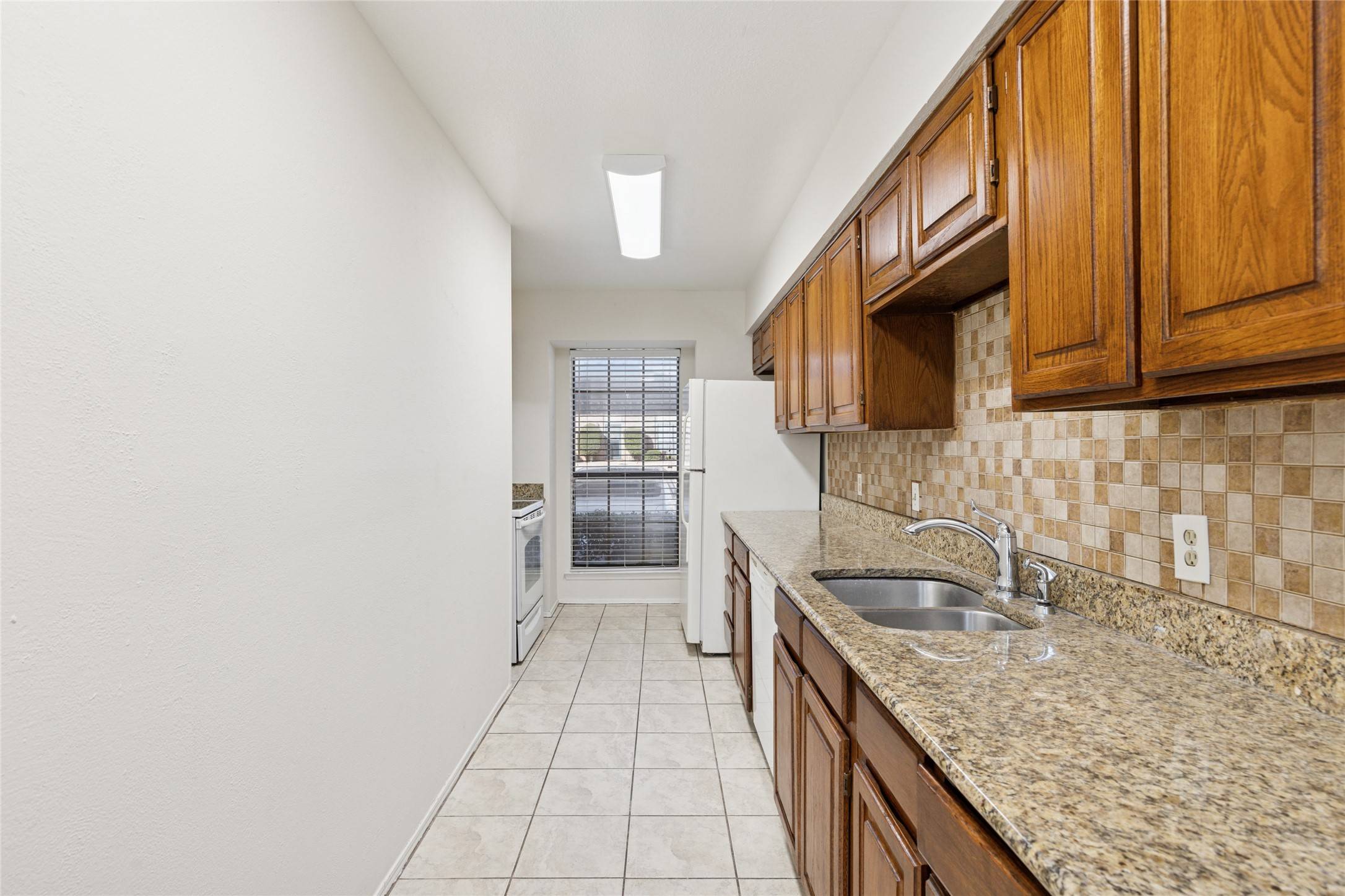 Hurst, TX 76054,322 W Harwood RD #C