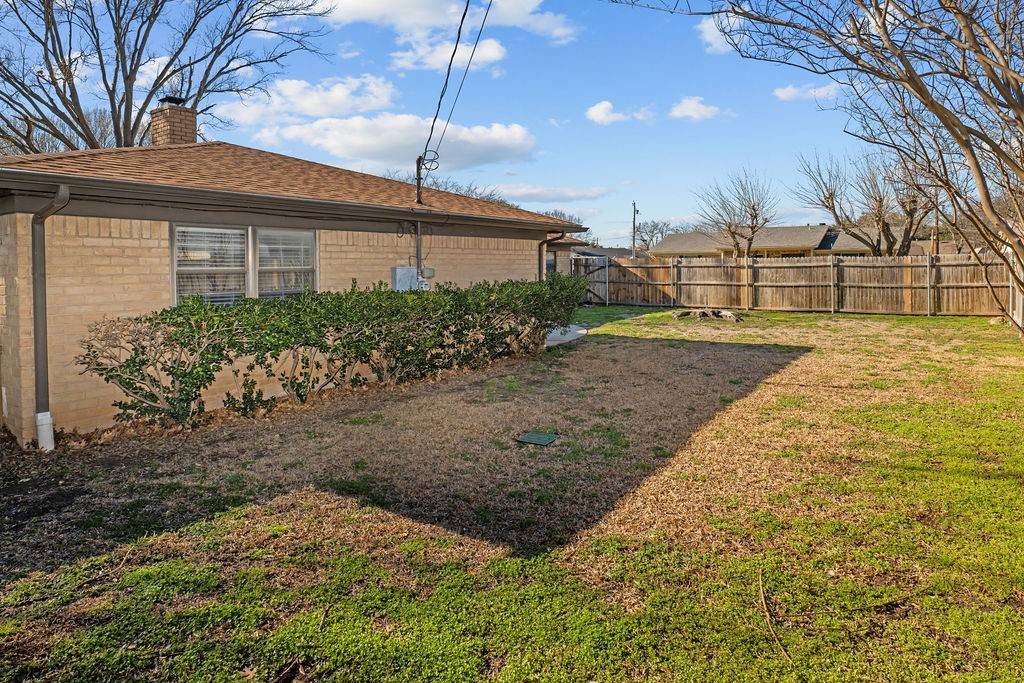 North Richland Hills, TX 76180,5712 Carolyn DR