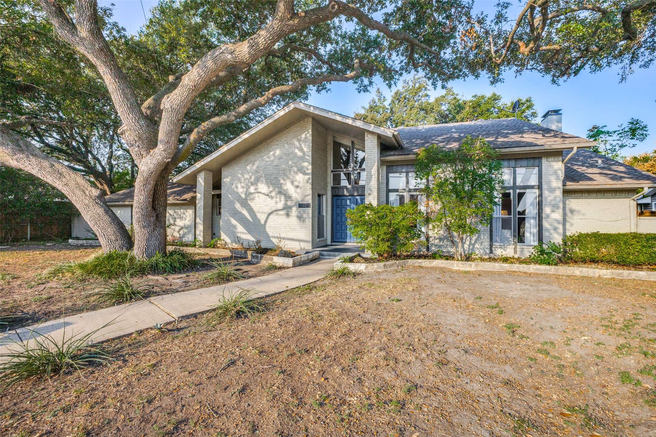 Dallas, TX 75248,15211 Meandering WAY