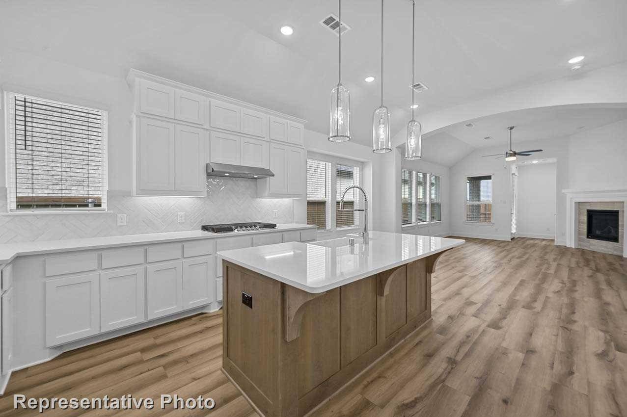Van Alstyne, TX 75495,2049 Mack AVE