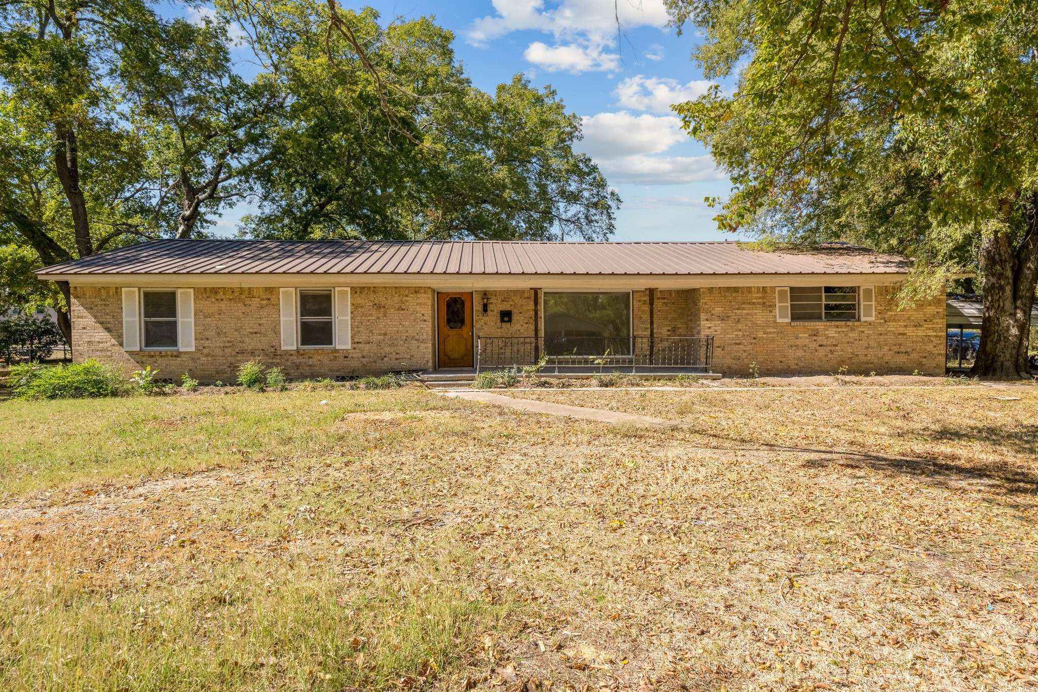 Bonham, TX 75418,921 Evans ST