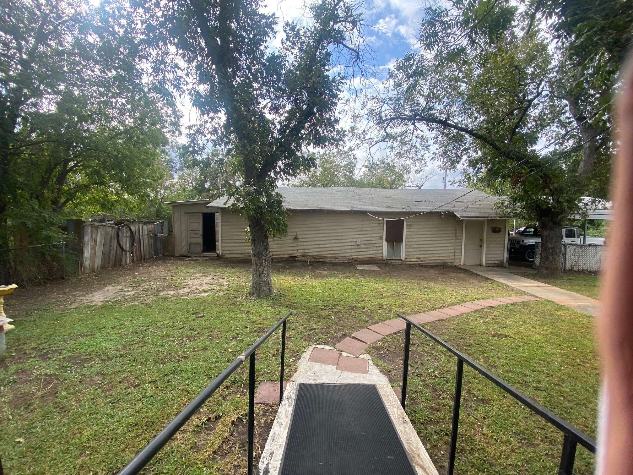 Comanche, TX 76442,506 W College AVE