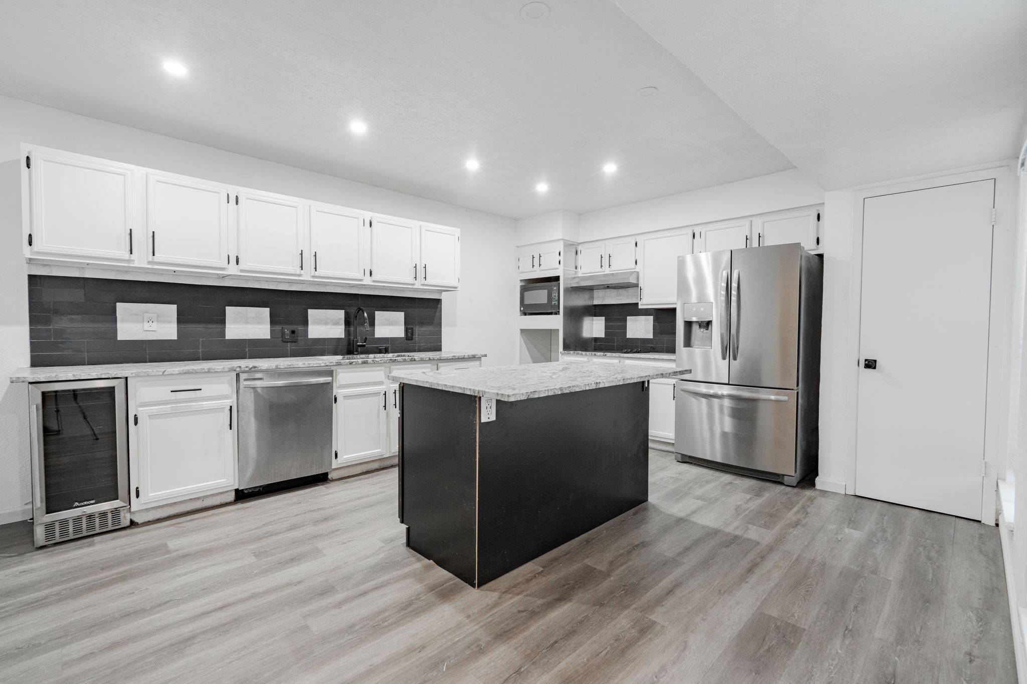Dallas, TX 75231,7510 Holly Hill DR #150