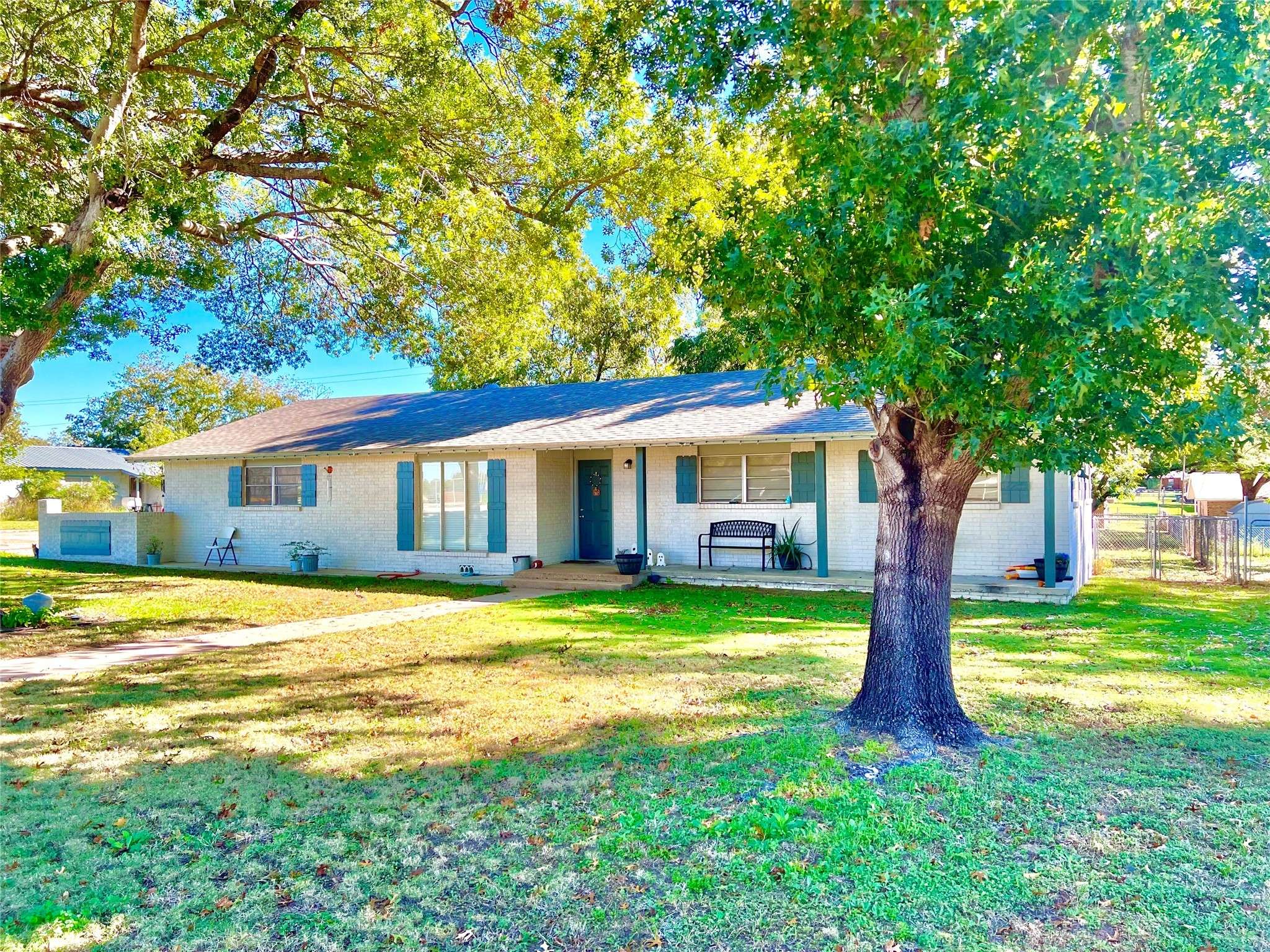 De Leon, TX 76444,1249 N Holland ST