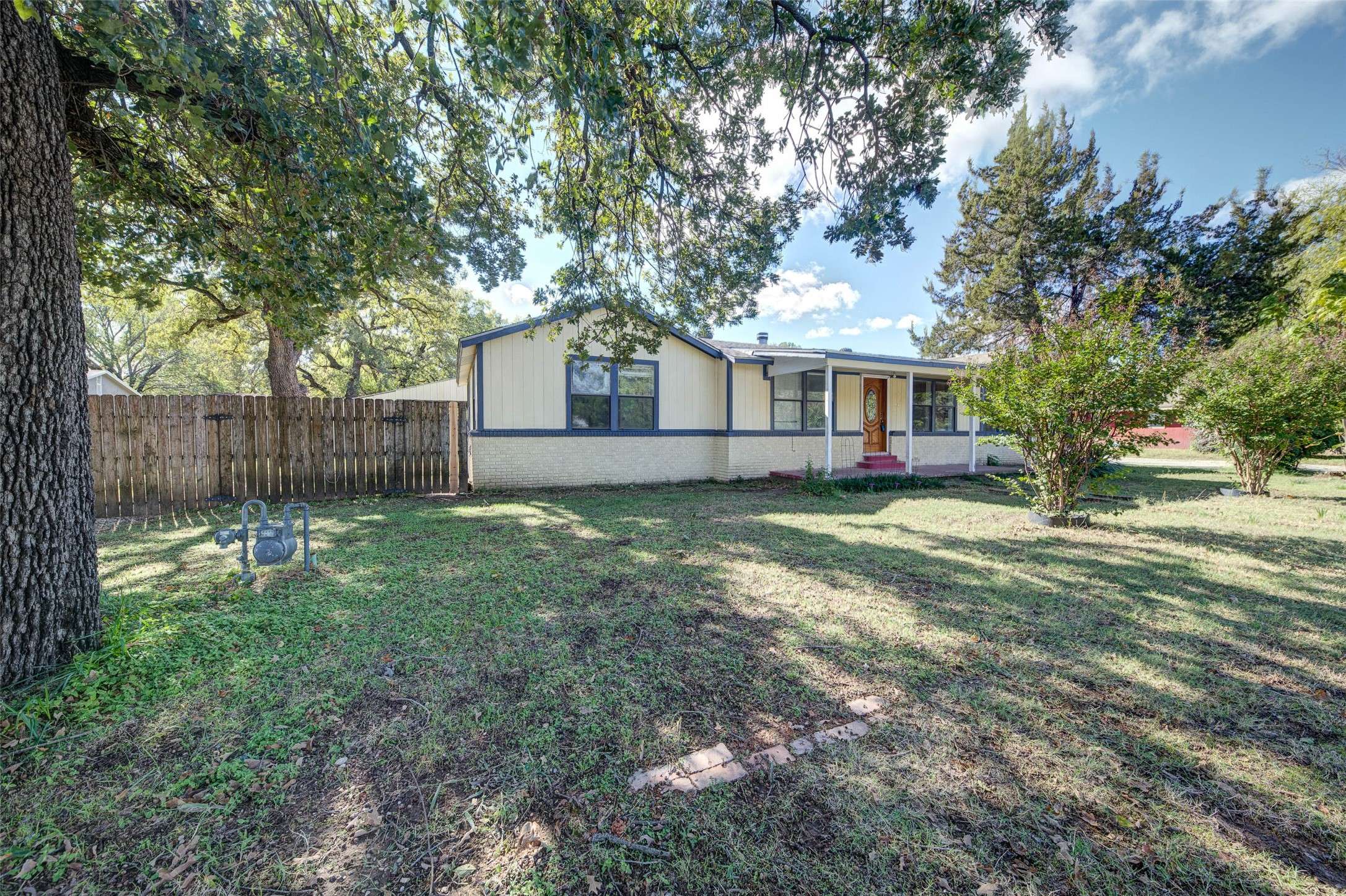 Bridgeport, TX 76426,402 Cates ST