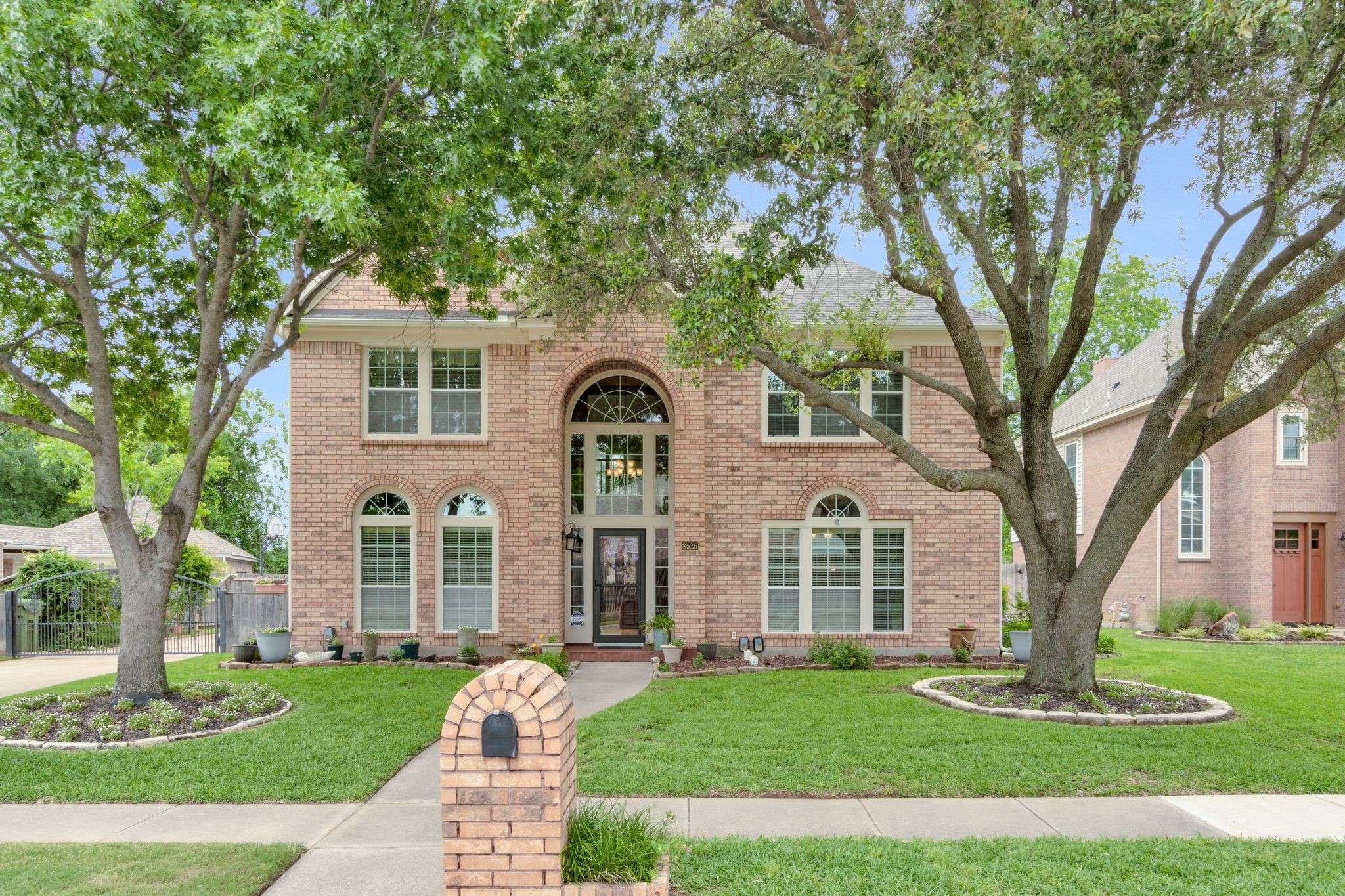 North Richland Hills, TX 76182,8525 Castle Creek RD