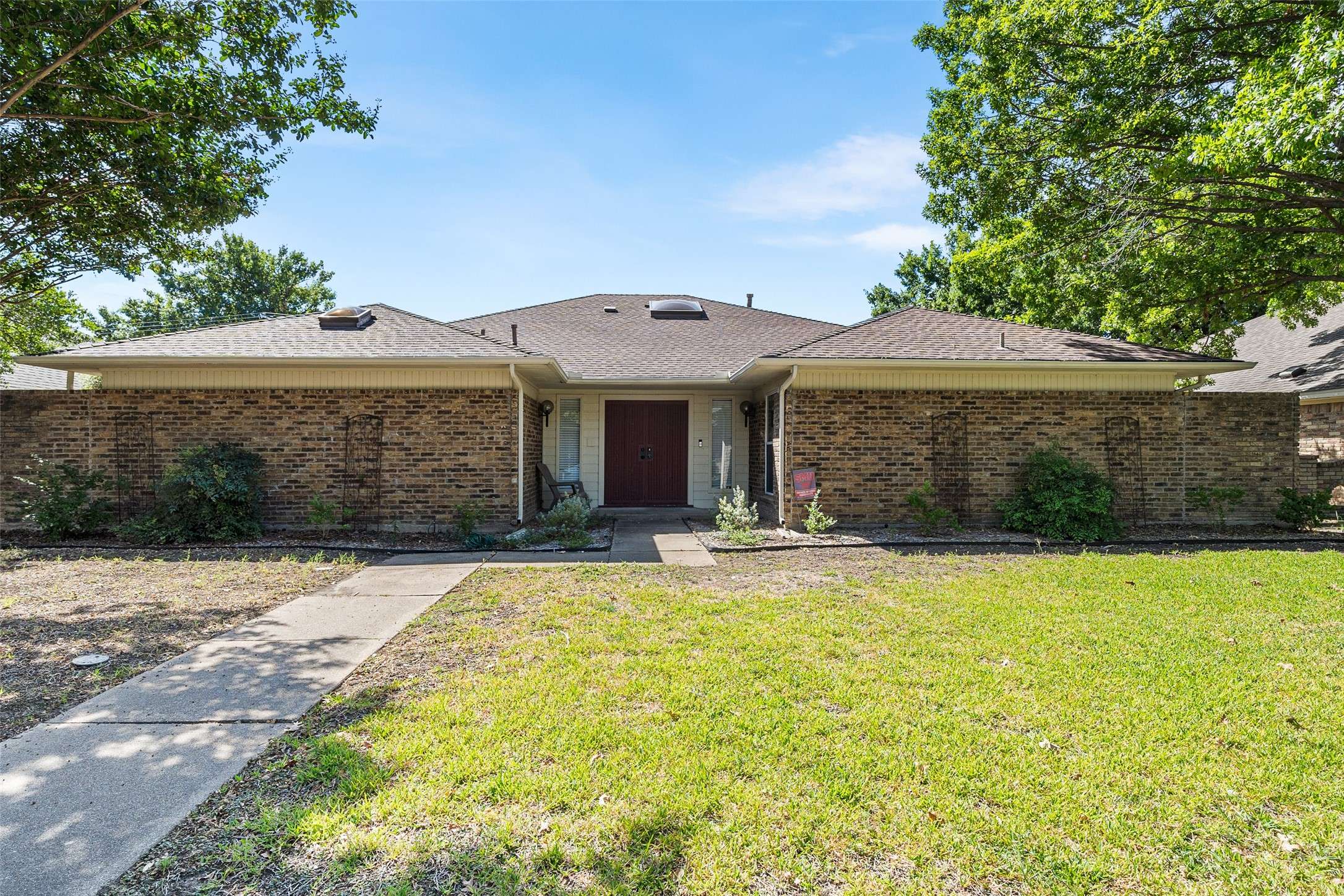 Dallas, TX 75243,9722 Burleson DR