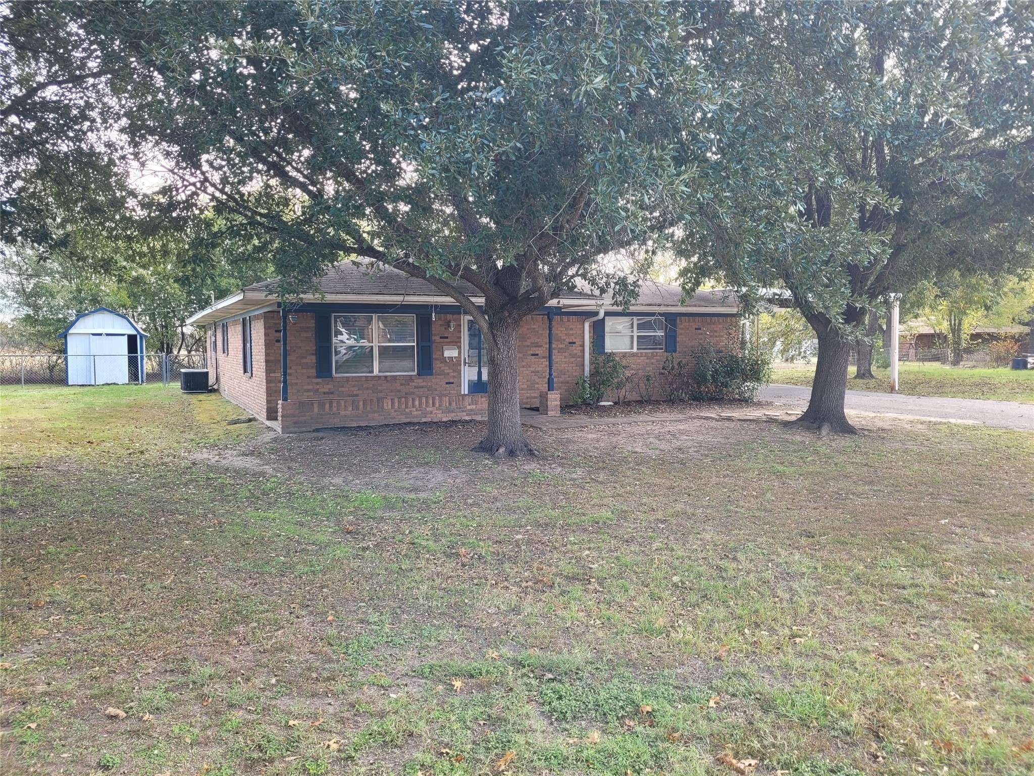 Kerens, TX 75144,312 L S P CIR