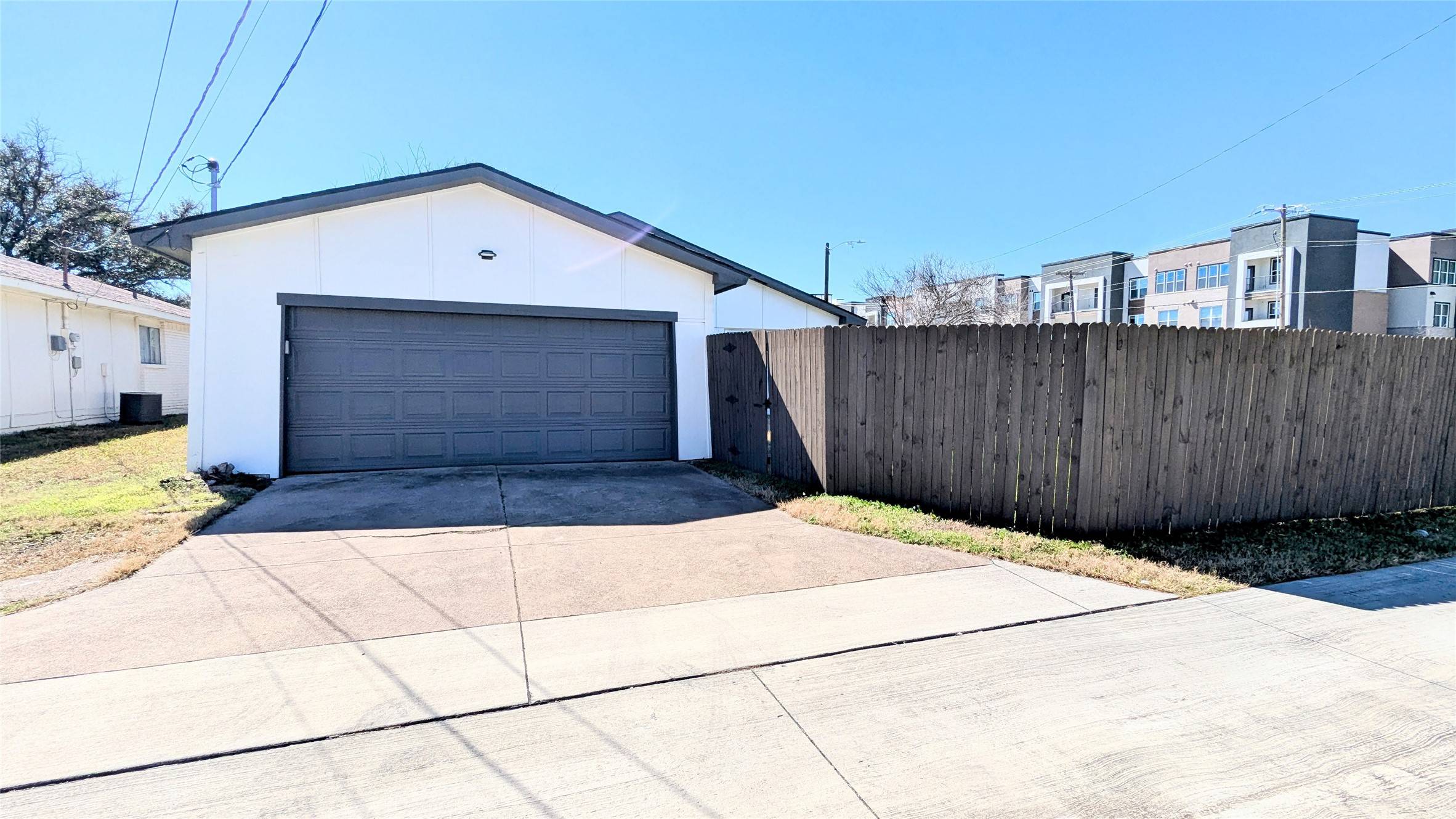 Grand Prairie, TX 75052,858 Pinehill LN