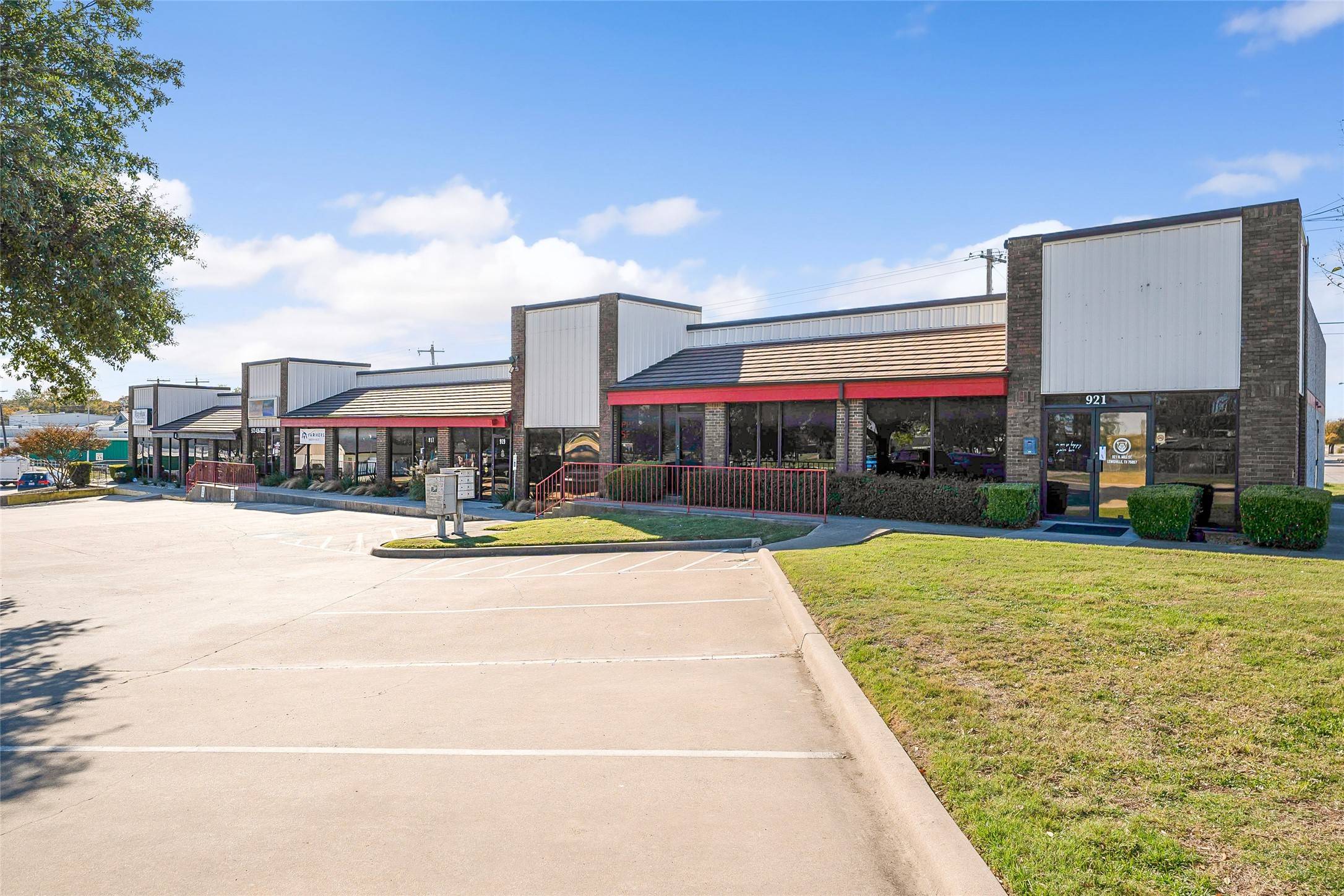 Lewisville, TX 75057,915-921 N Mill ST