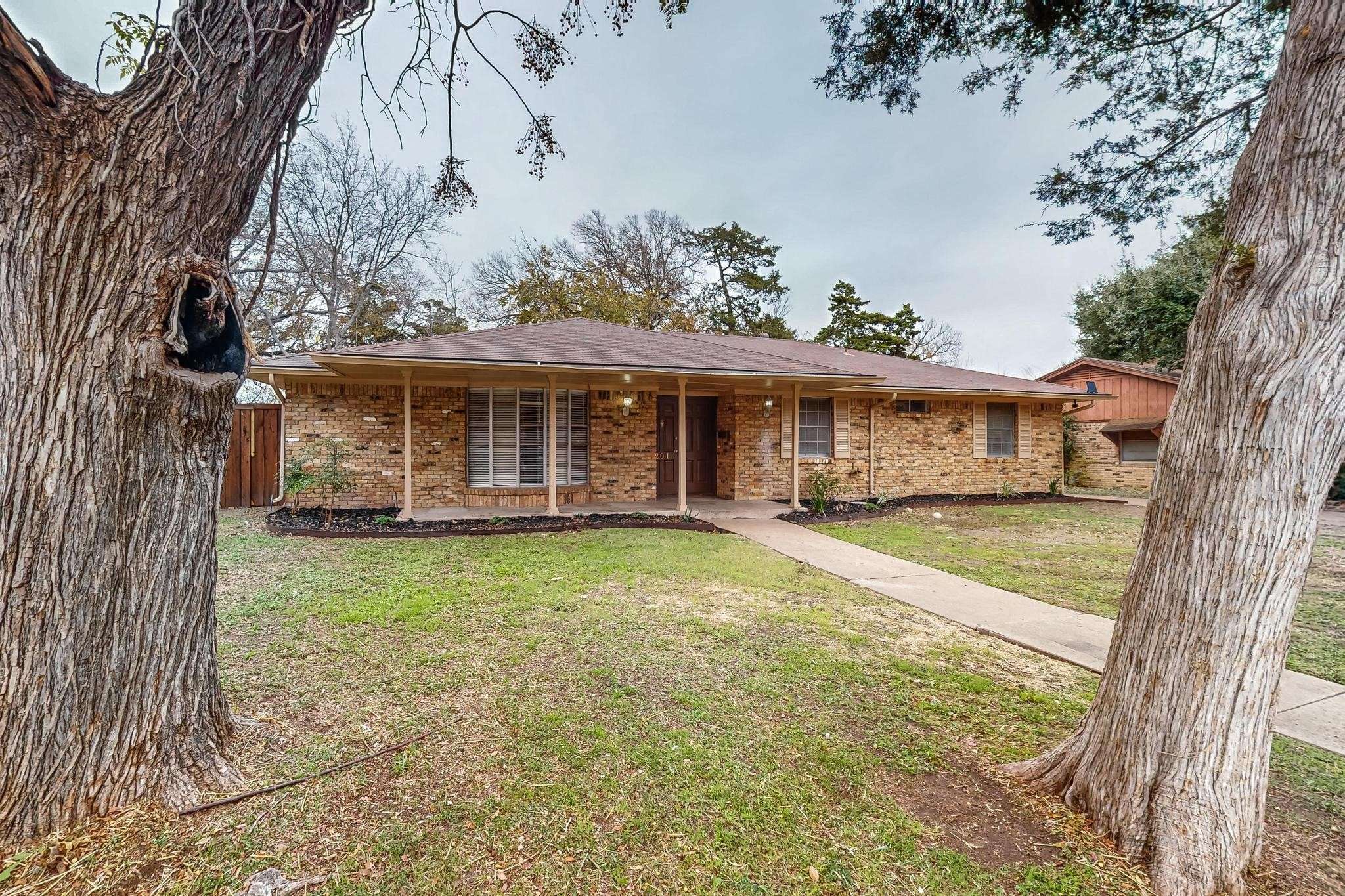 Desoto, TX 75115,201 Woodhaven DR
