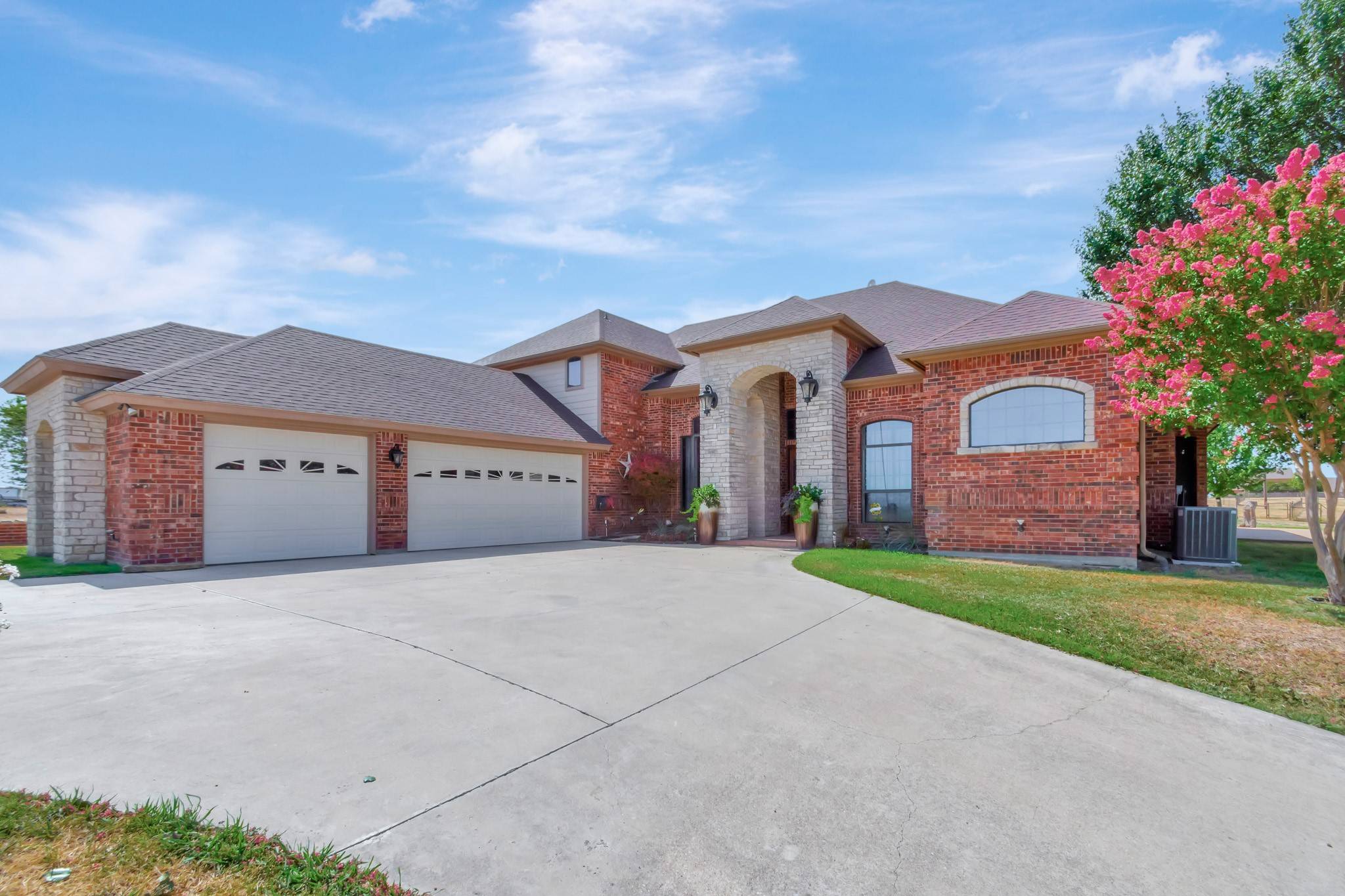 Weatherford, TX 76087,5520 White Settlement RD