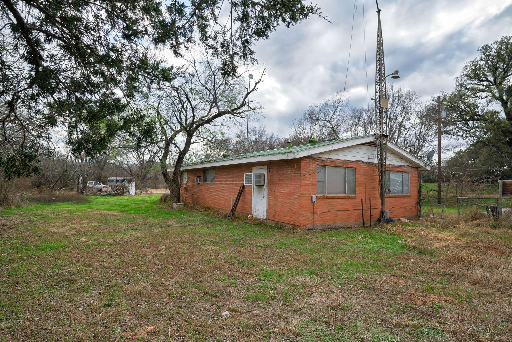 Mineral Wells, TX 76067,540 Old River RD