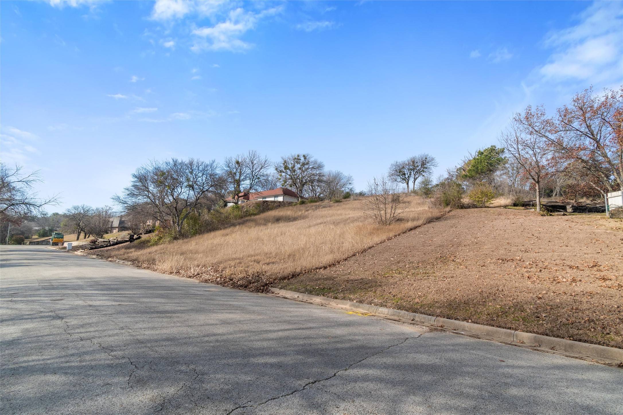 Fort Worth, TX 76103,304 Willow Ridge CT