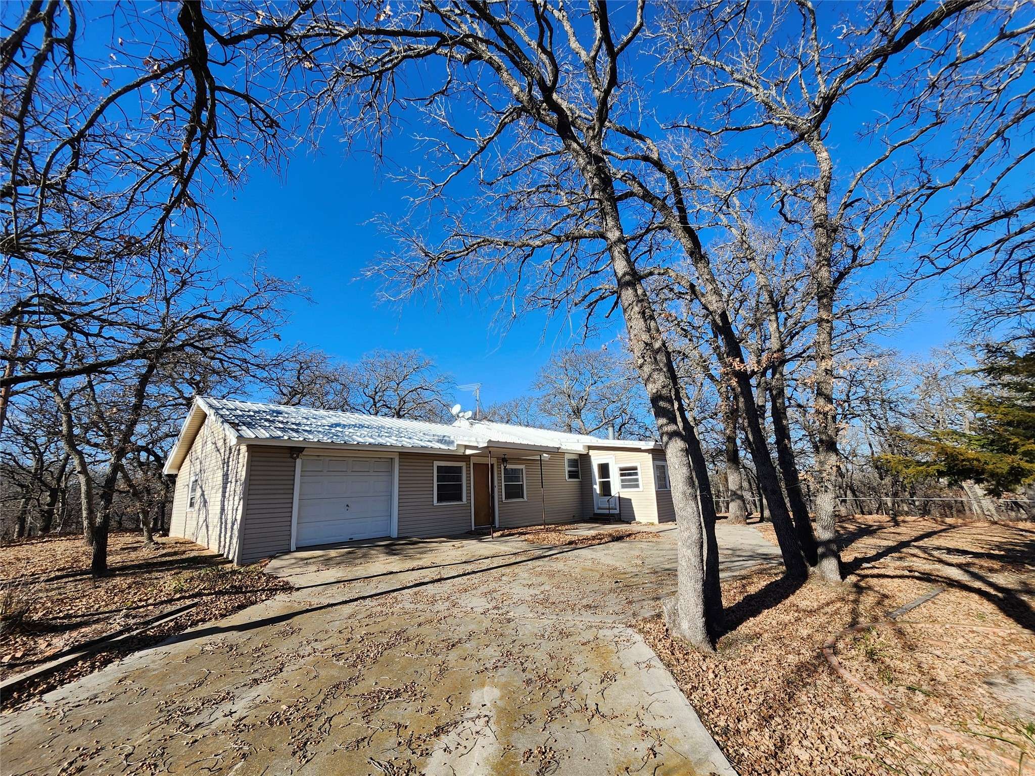 Nocona, TX 76255,104 Sandy LN