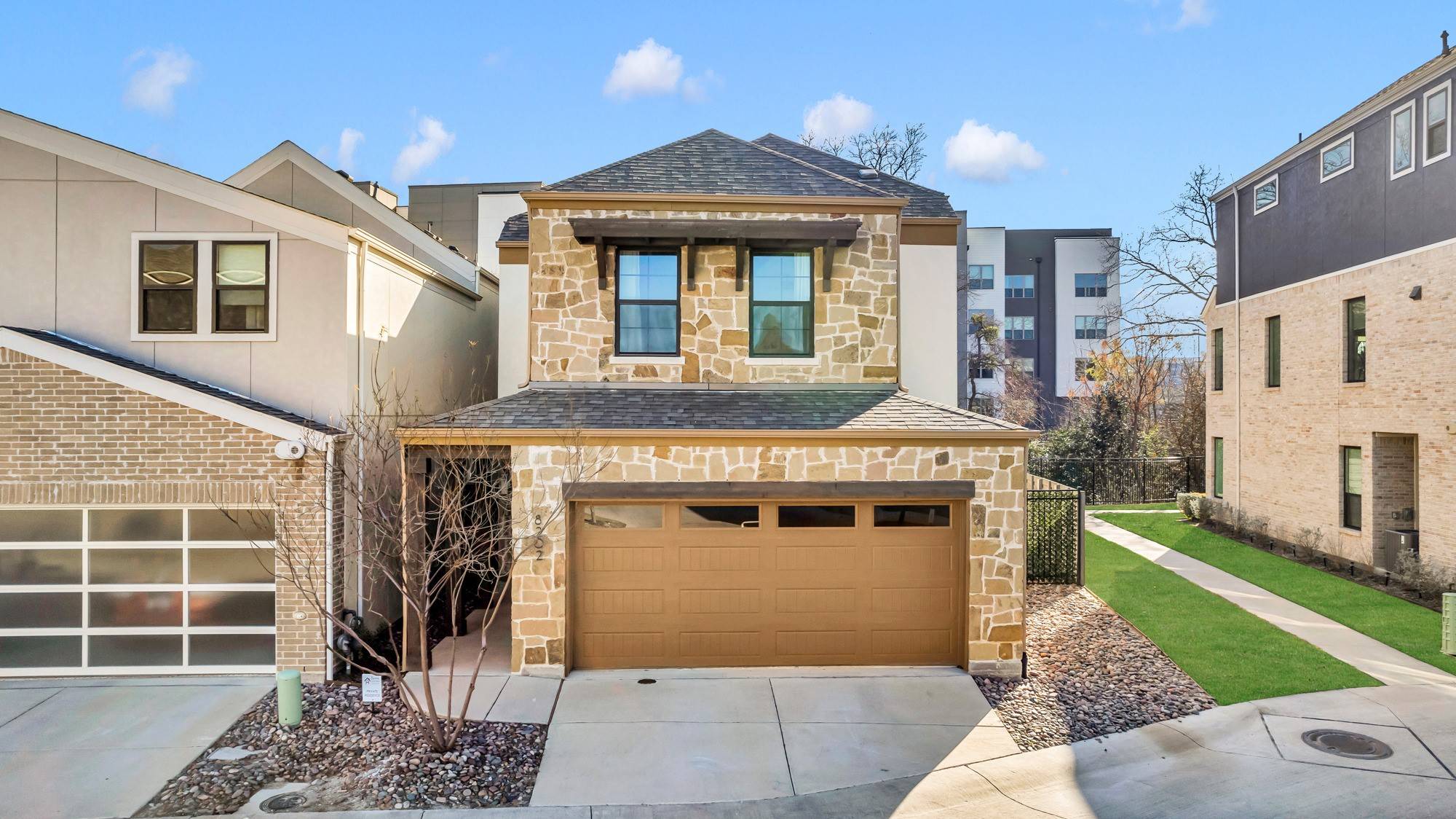 Dallas, TX 75231,8202 Hastings DR