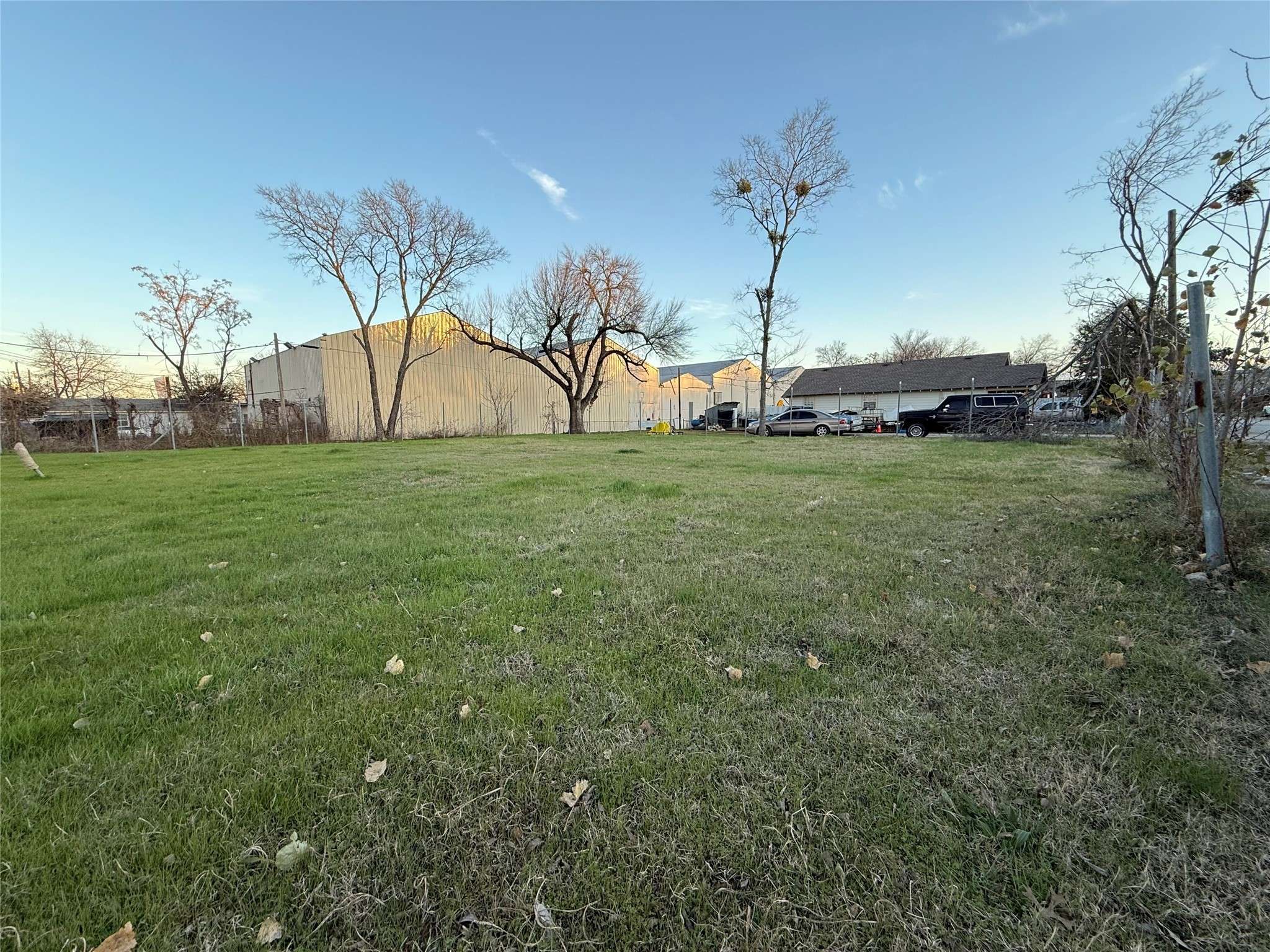 Dallas, TX 75212,2210 Akron ST