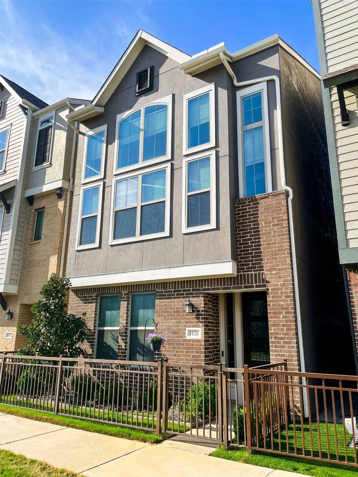 Dallas, TX 75212,1026 Manacor LN