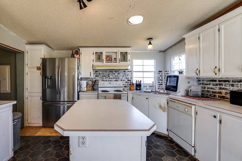 Burleson, TX 76028,7386 Maxwell RD