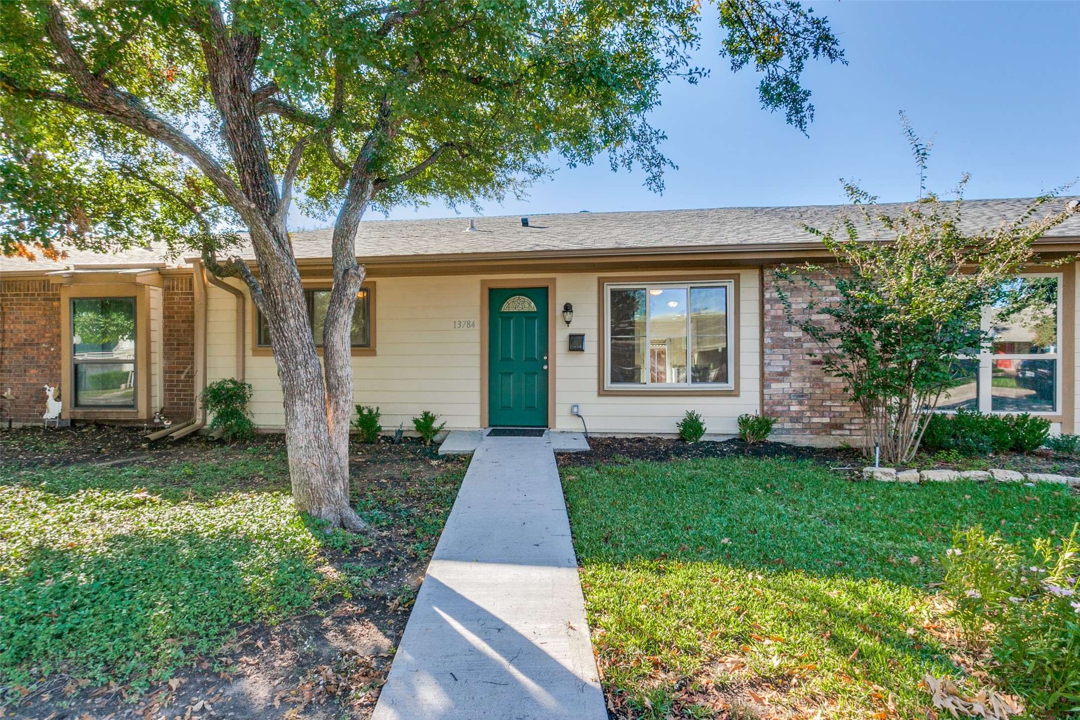 Dallas, TX 75240,13784 Brookgreen CIR