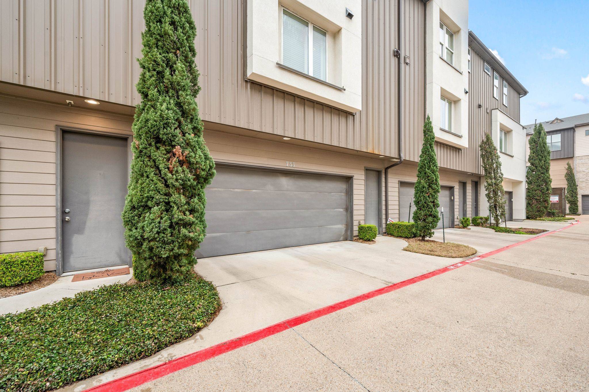 Dallas, TX 75219,4211 Rawlins ST #733