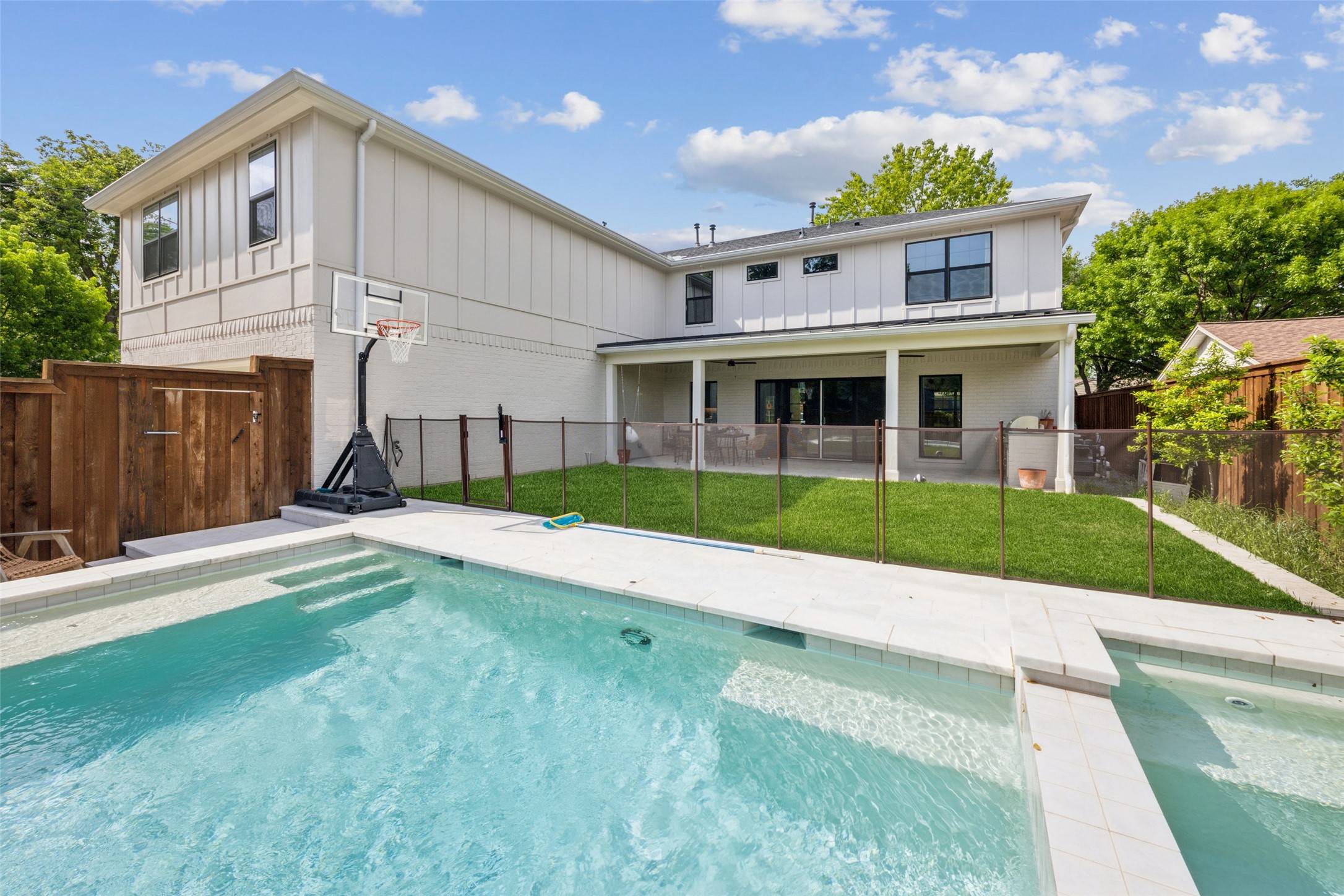 Dallas, TX 75238,9736 Chiswell RD