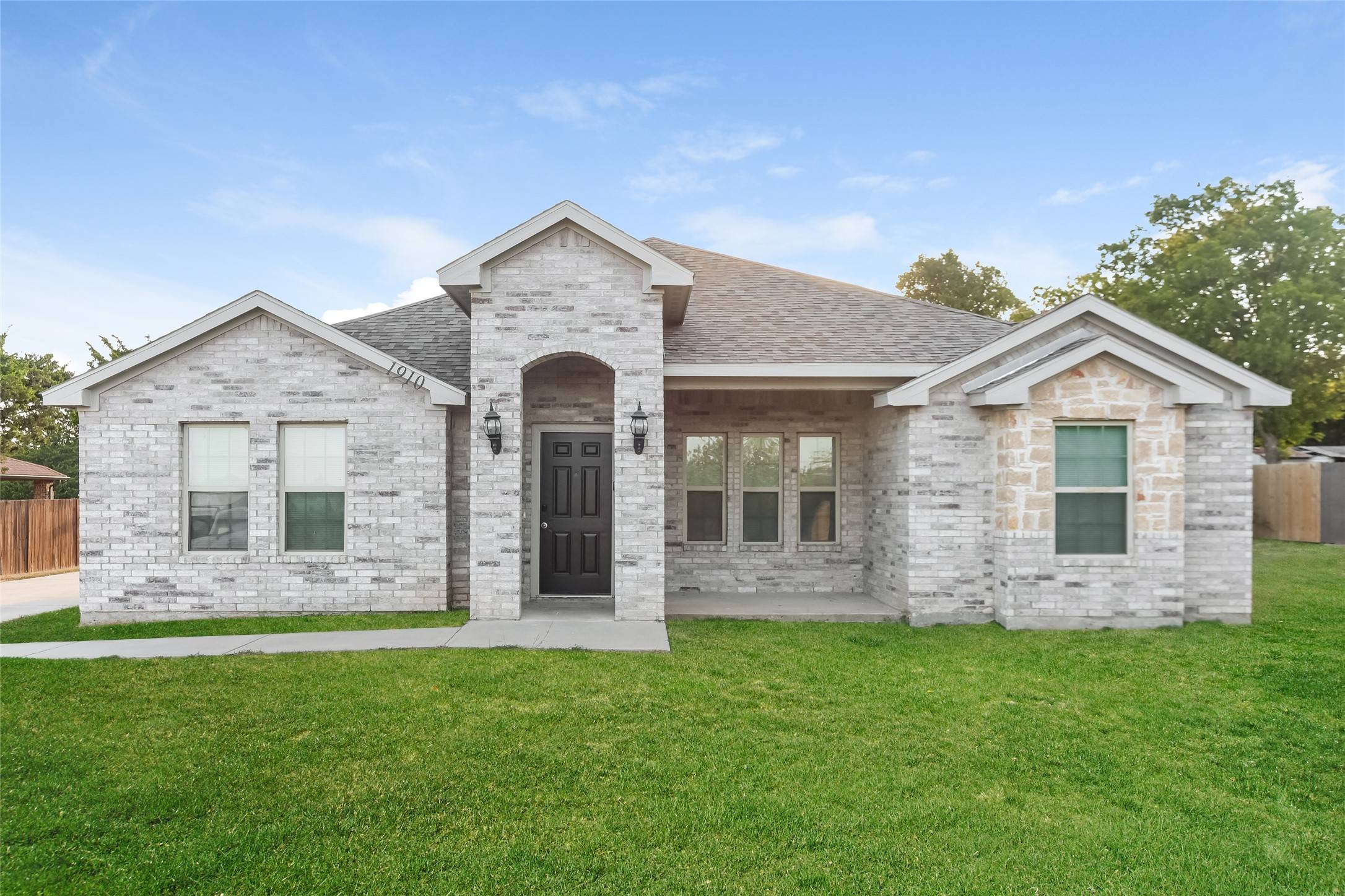 Glenn Heights, TX 75154,1910 S Uhl RD