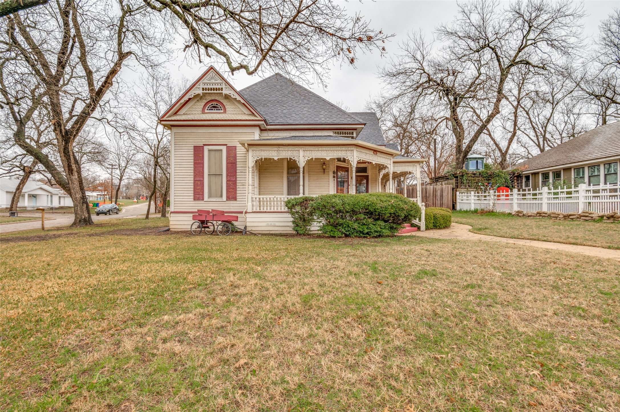 Waxahachie, TX 75165,912 W Main ST