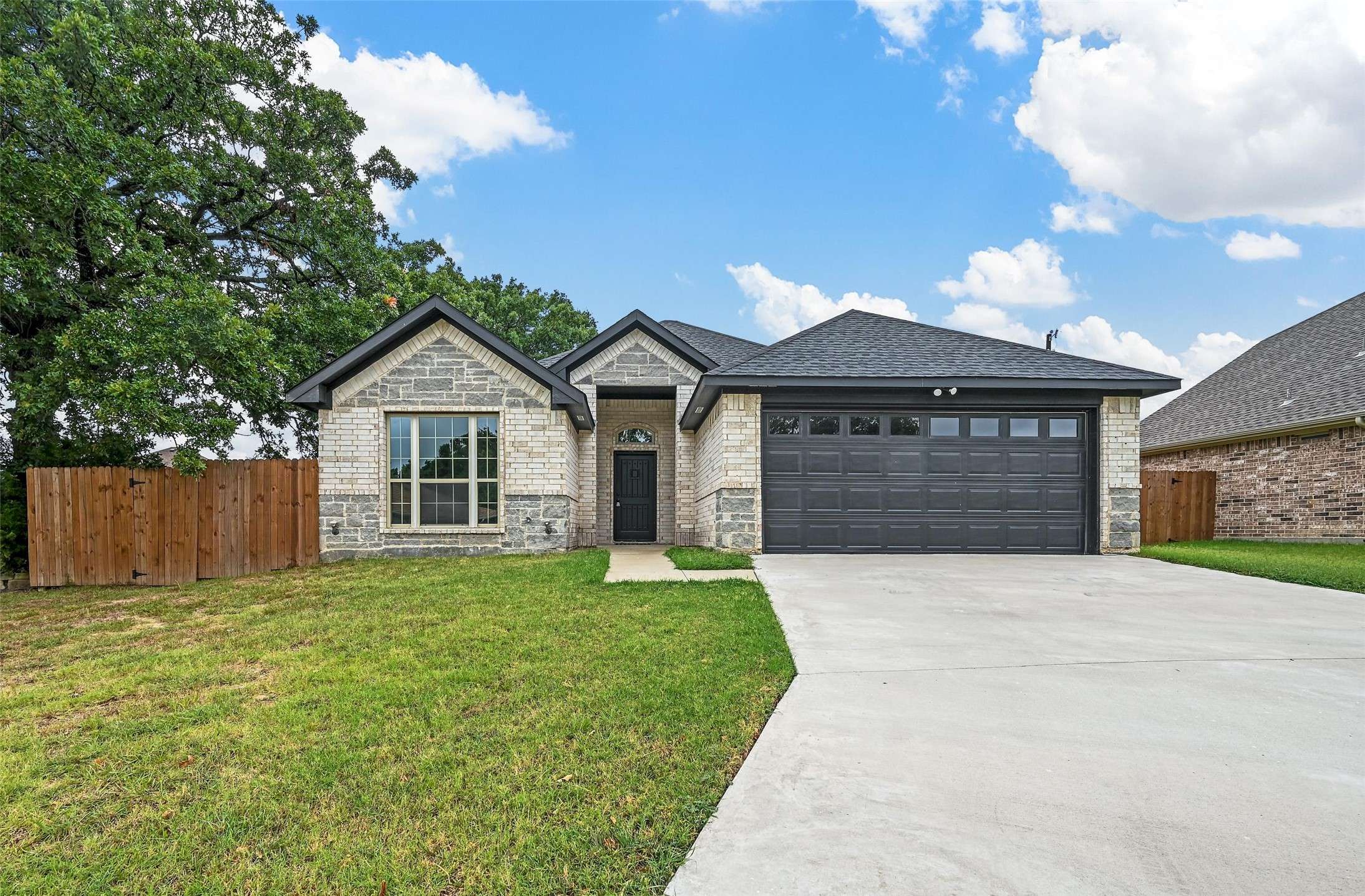 Quinlan, TX 75474,2792 Rodeo DR