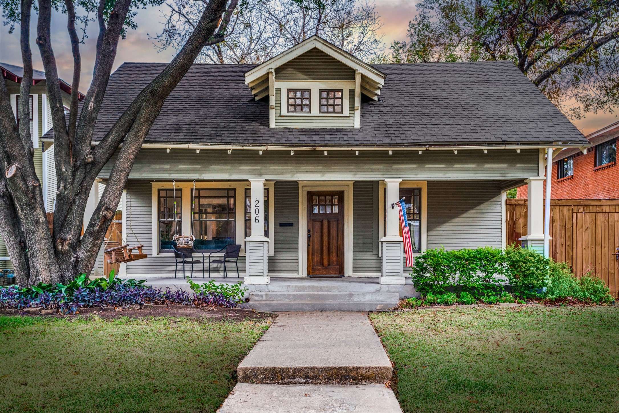 Dallas, TX 75208,206 S Edgefield AVE