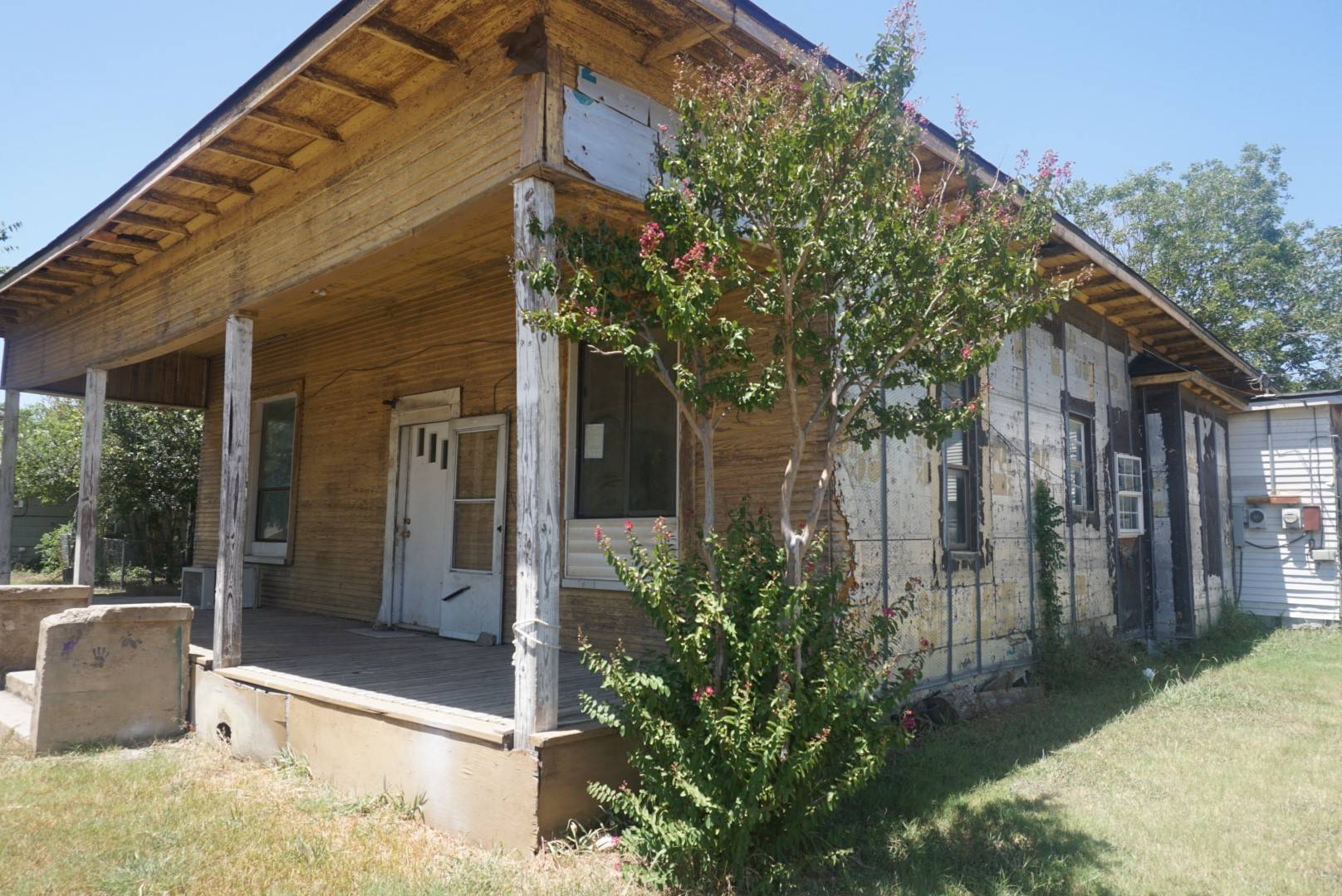 Jacksboro, TX 76458,246 W Archer ST