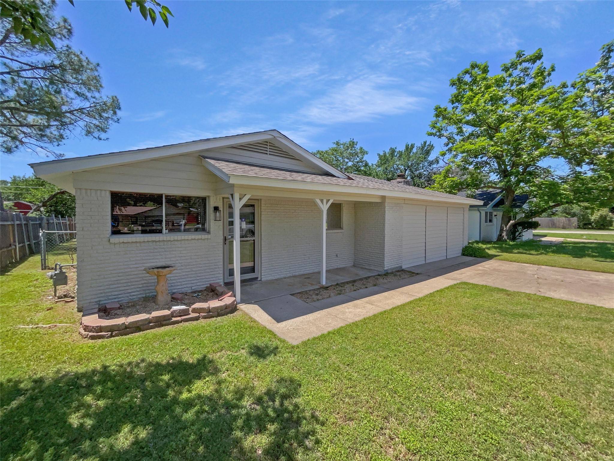 Hurst, TX 76053,712 Brookfield DR