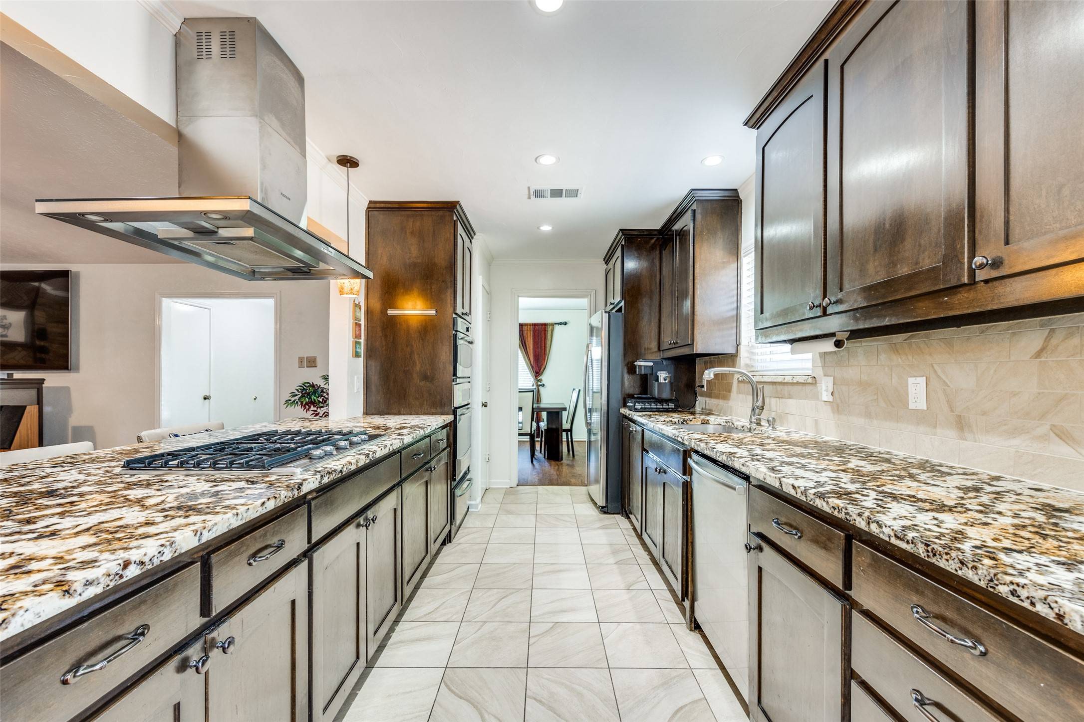 Dallas, TX 75248,6628 Fireflame DR
