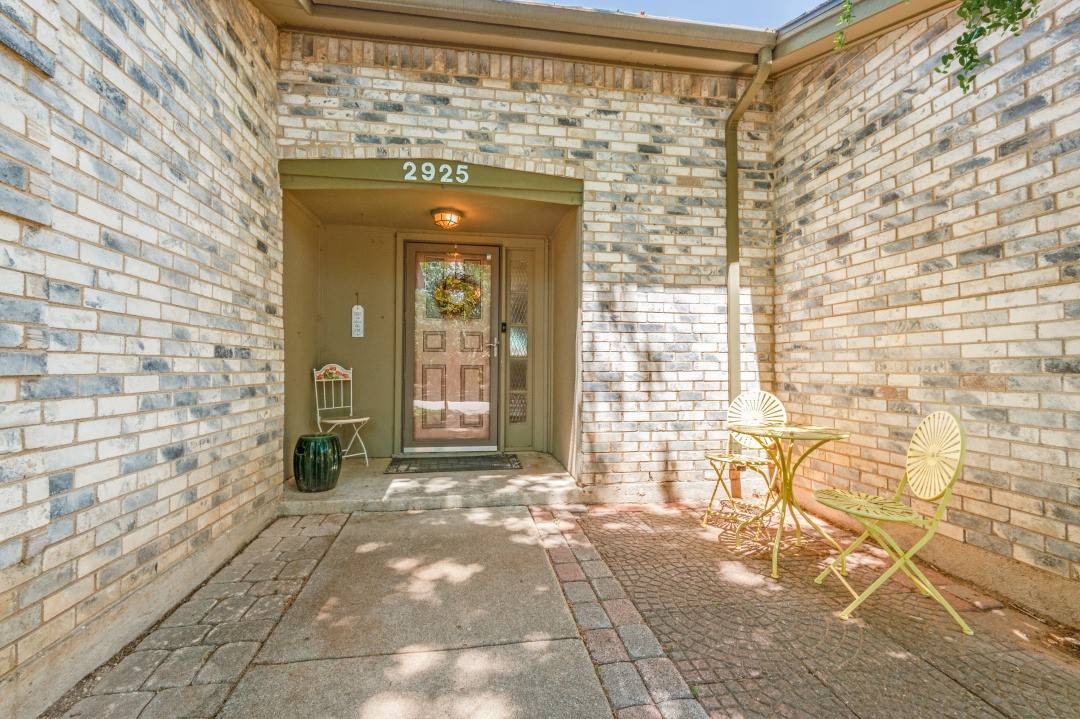 Bedford, TX 76021,2925 White Oak LN