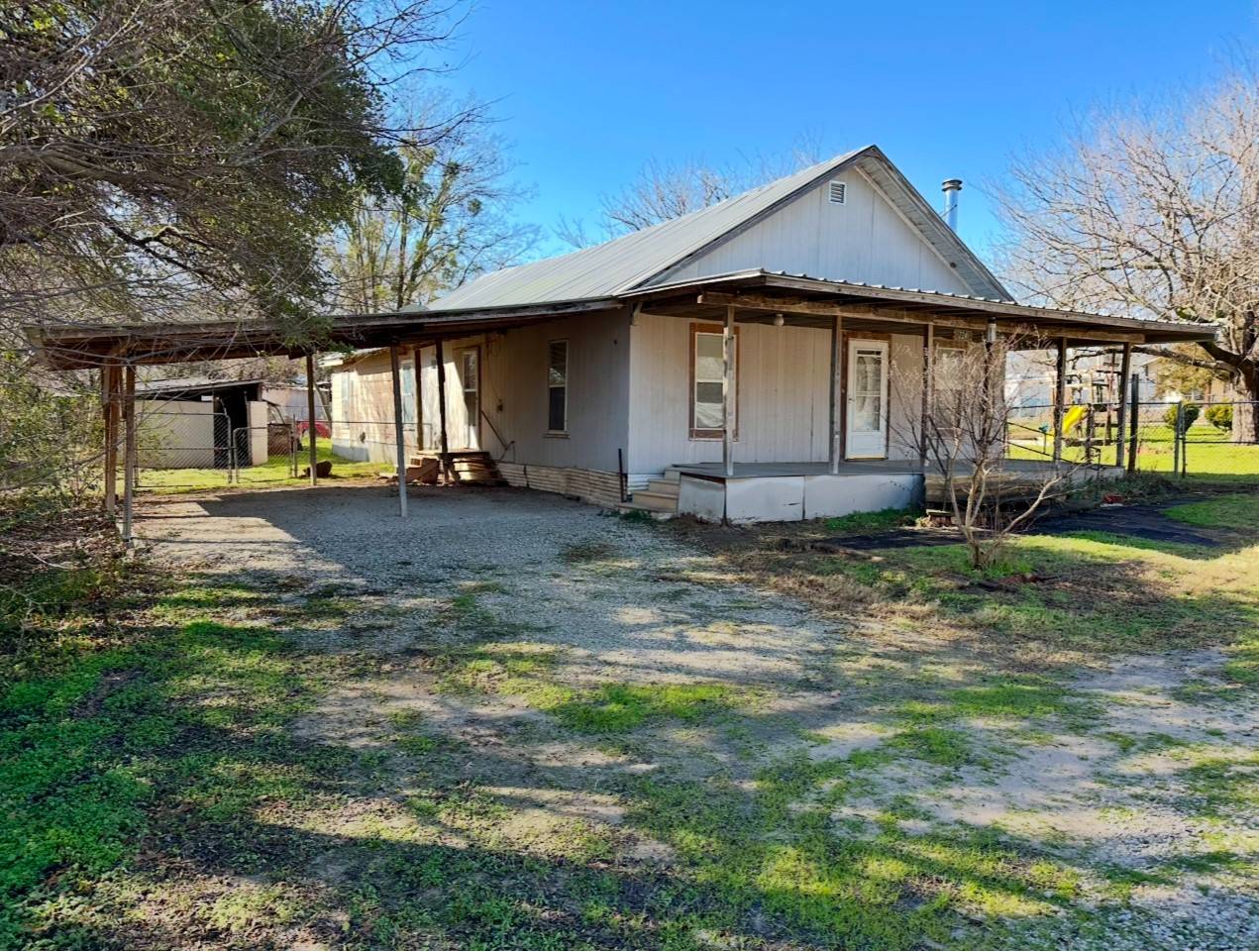 De Leon, TX 76444,224 W Lowe AVE