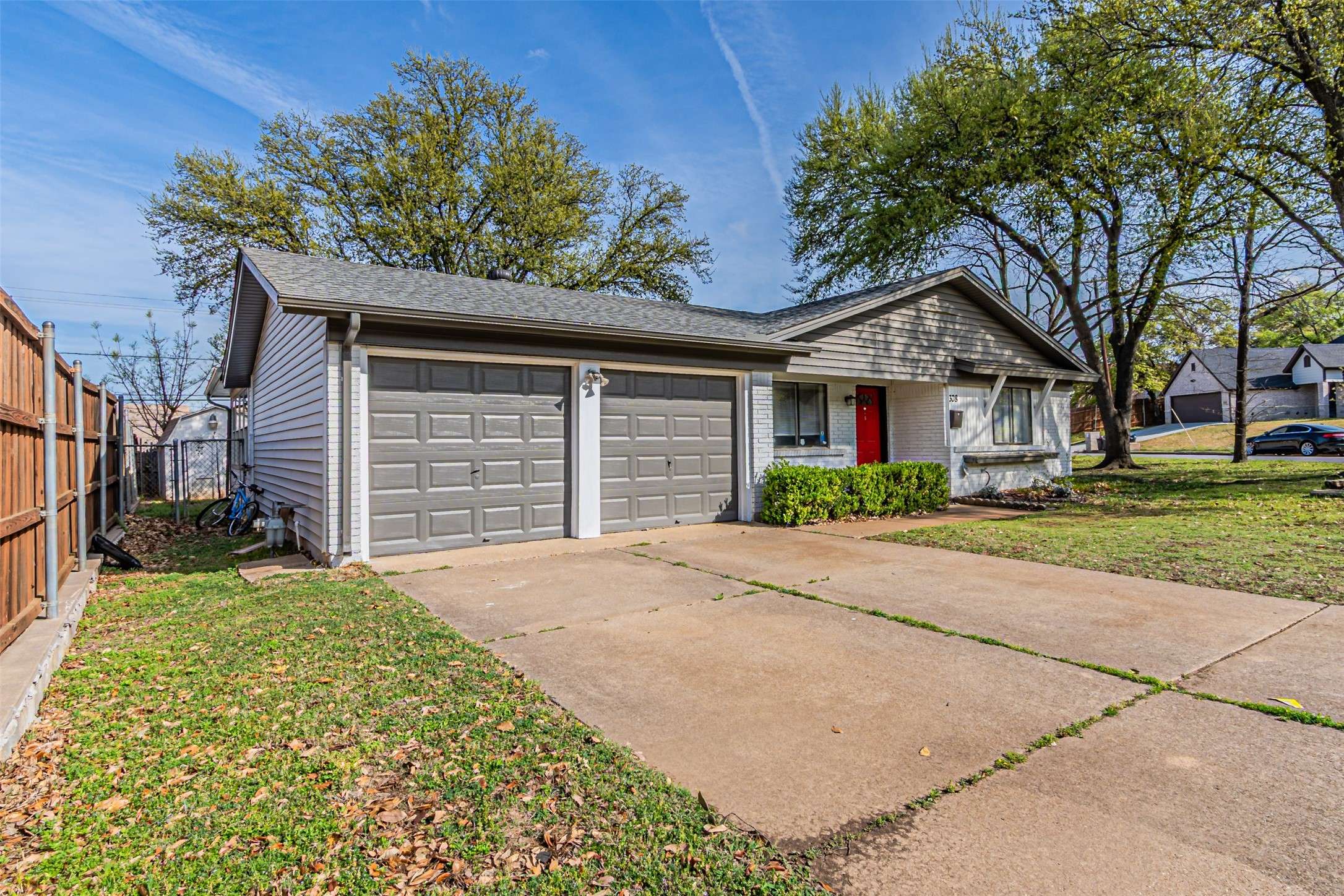 Euless, TX 76040,308 Franklin DR