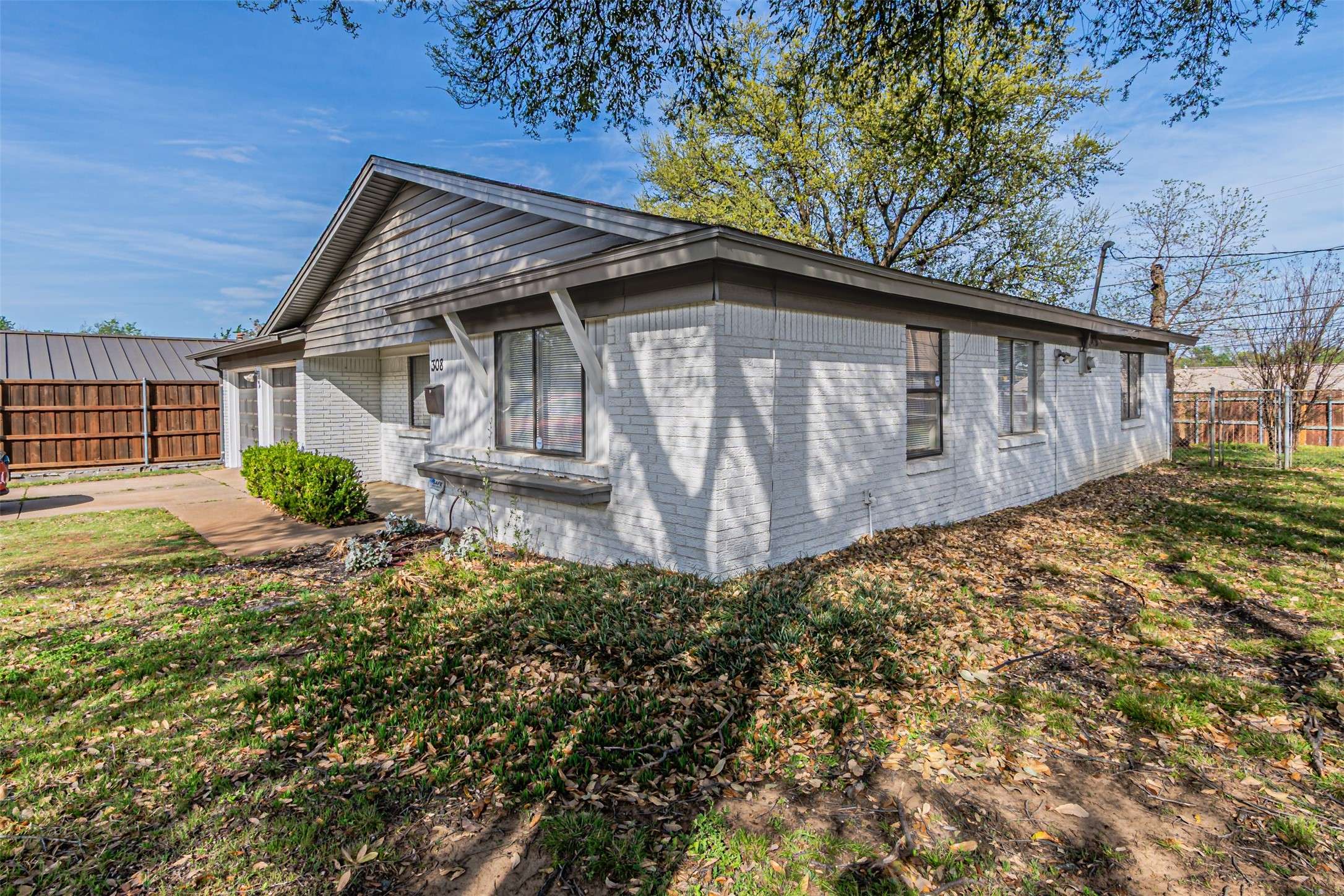 Euless, TX 76040,308 Franklin DR