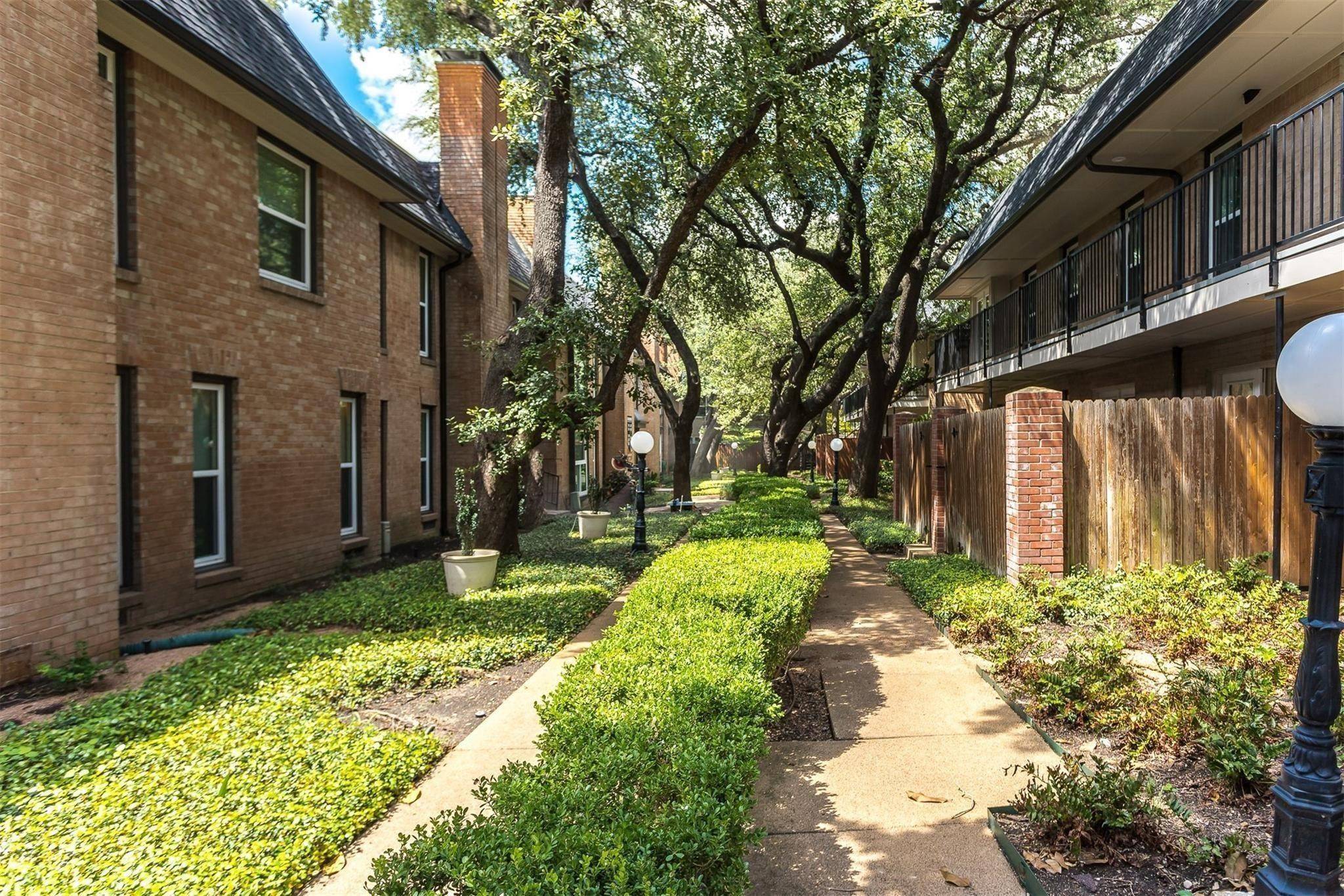 Dallas, TX 75230,7818 Meadow Park DR #216