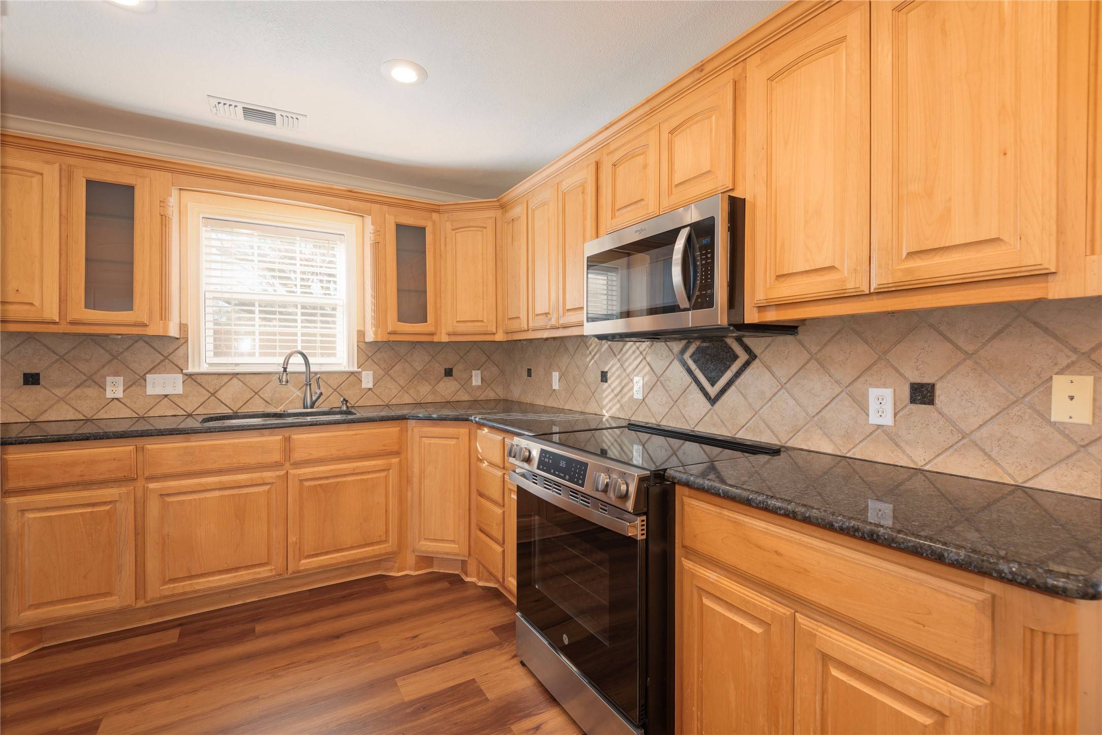 Howe, TX 75459,806 S Western Hills DR
