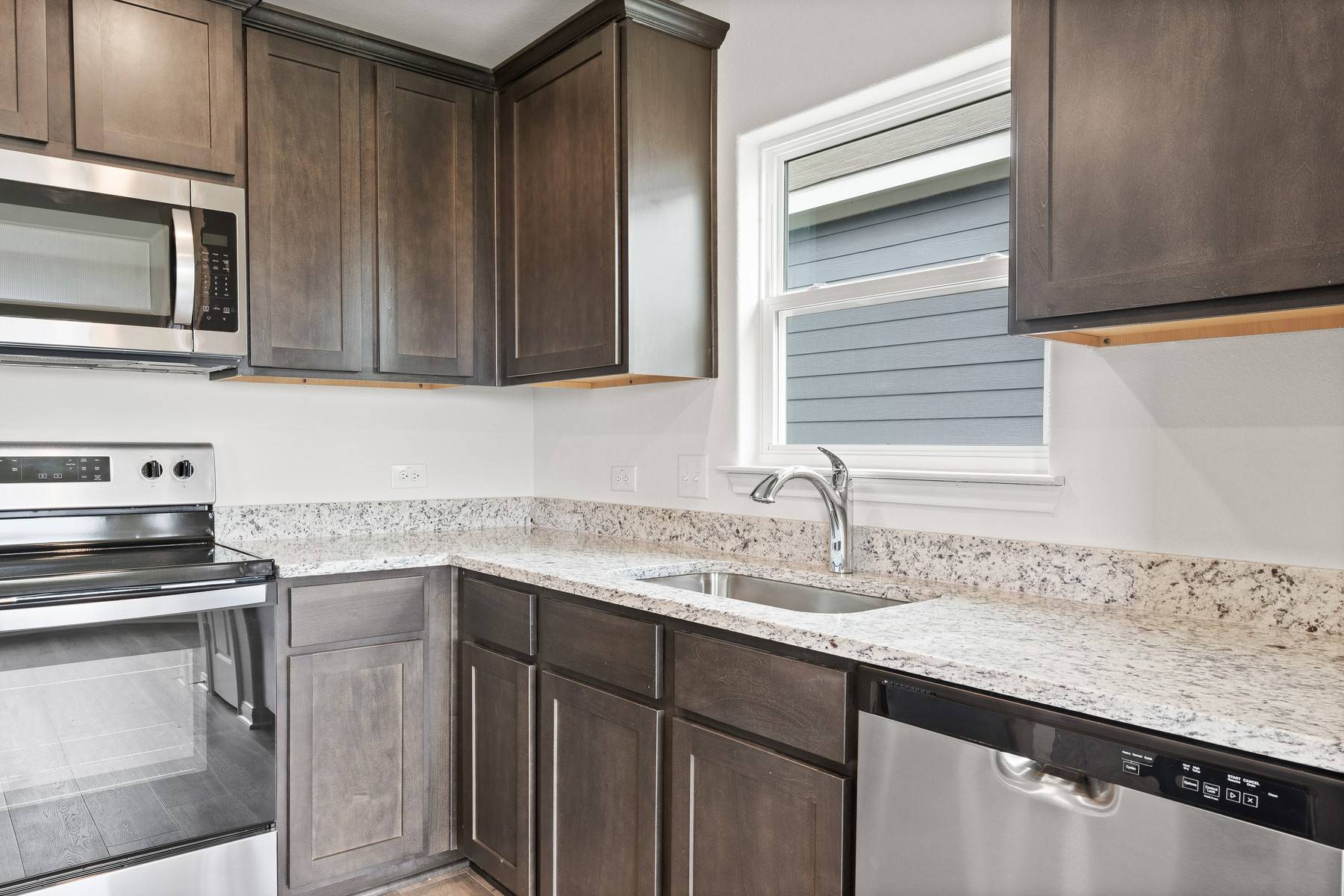 Fort Worth, TX 76131,9913 Fighting Falcon WAY