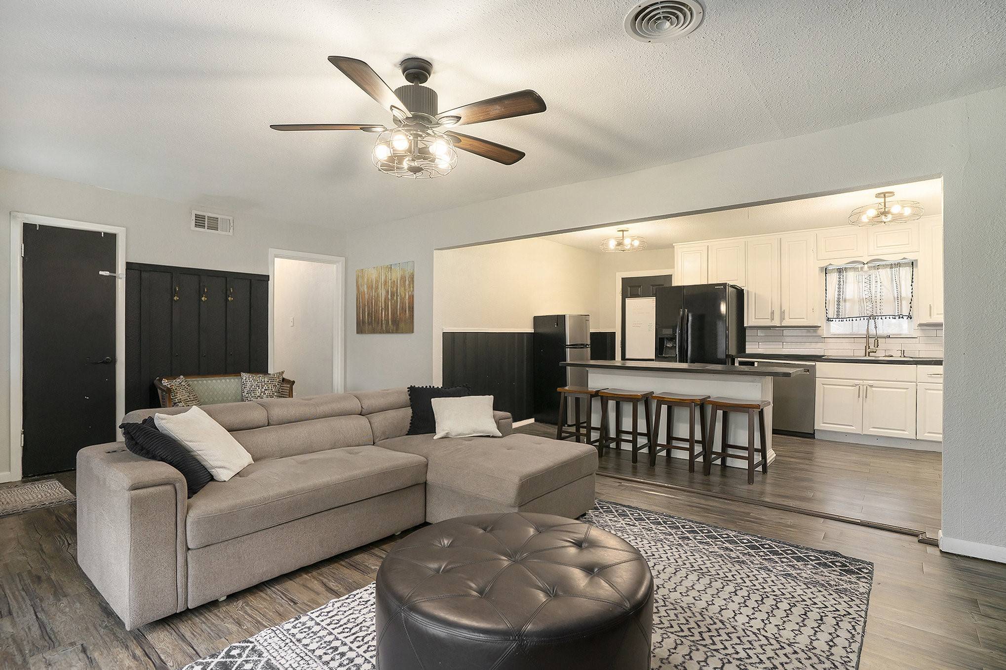 Richland Hills, TX 76118,6716 John DR