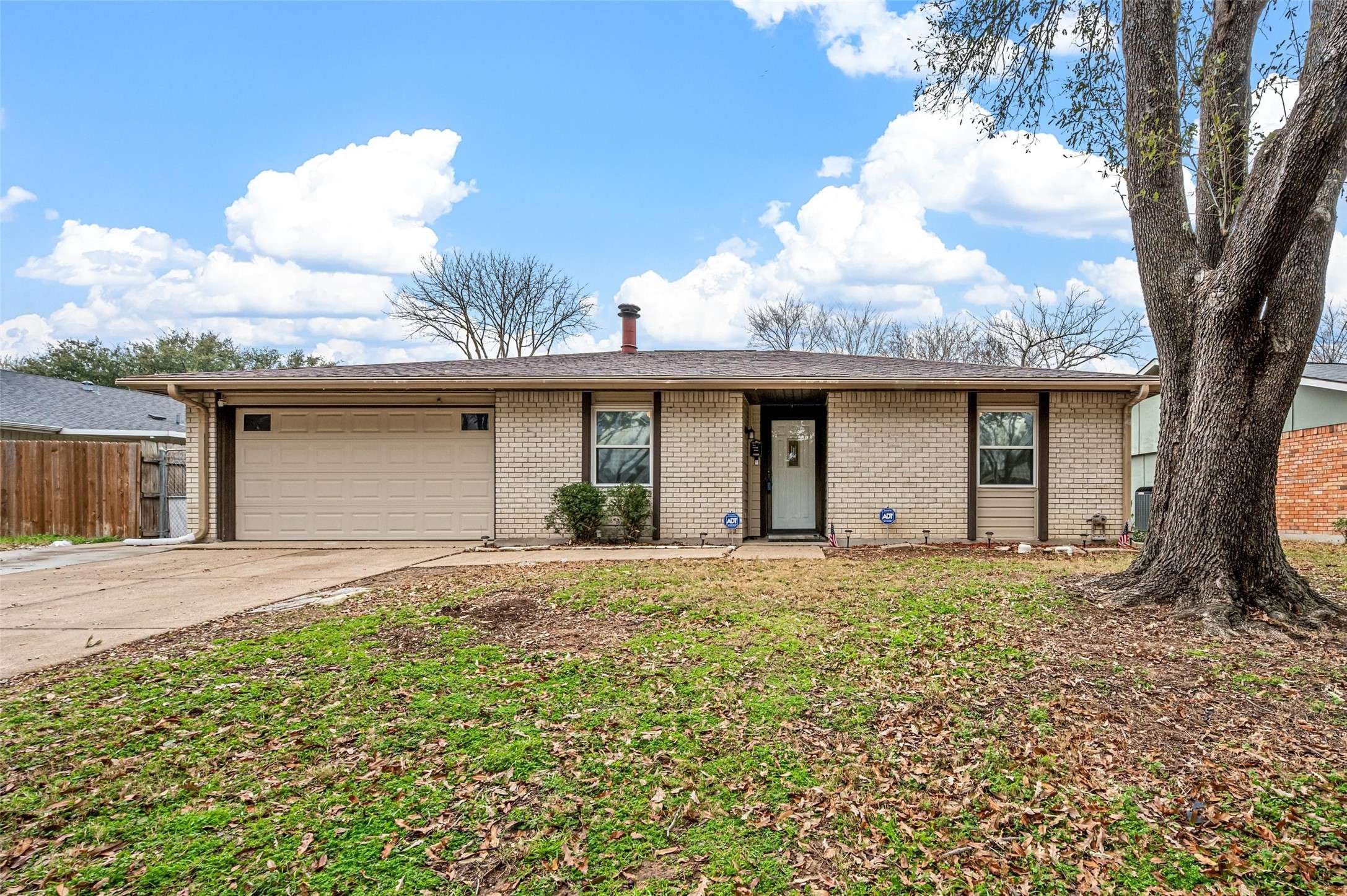 Grand Prairie, TX 75052,318 Clearwood DR