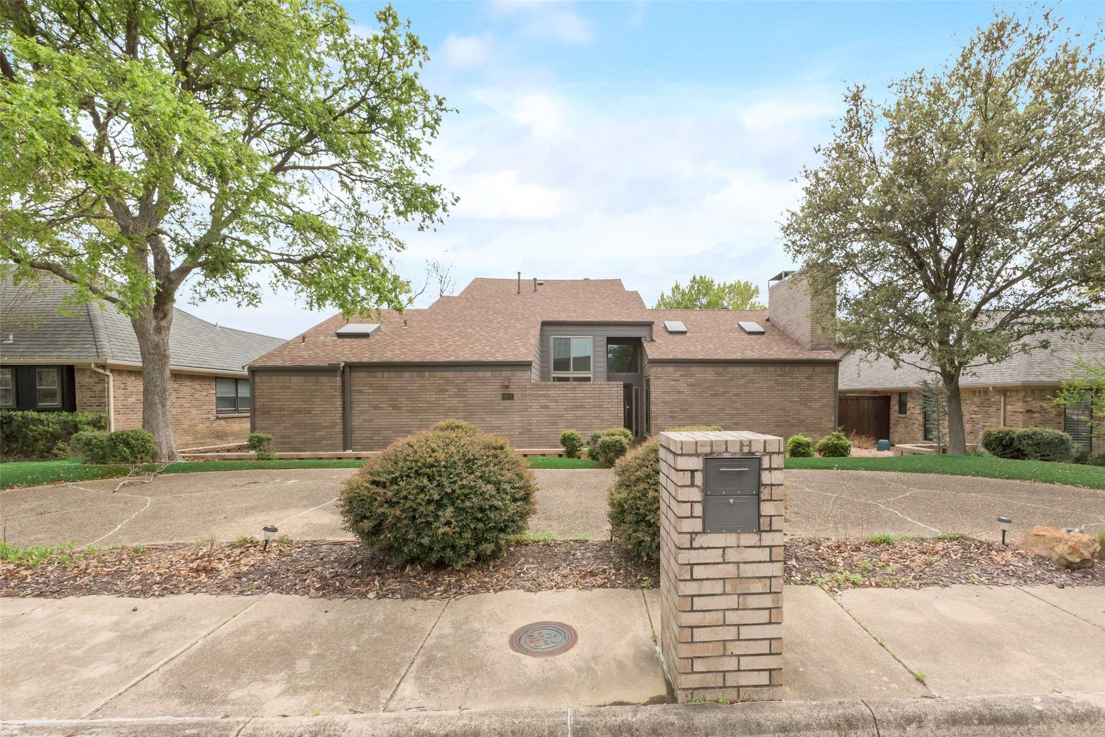 Dallas, TX 75231,8912 Maple Glen DR