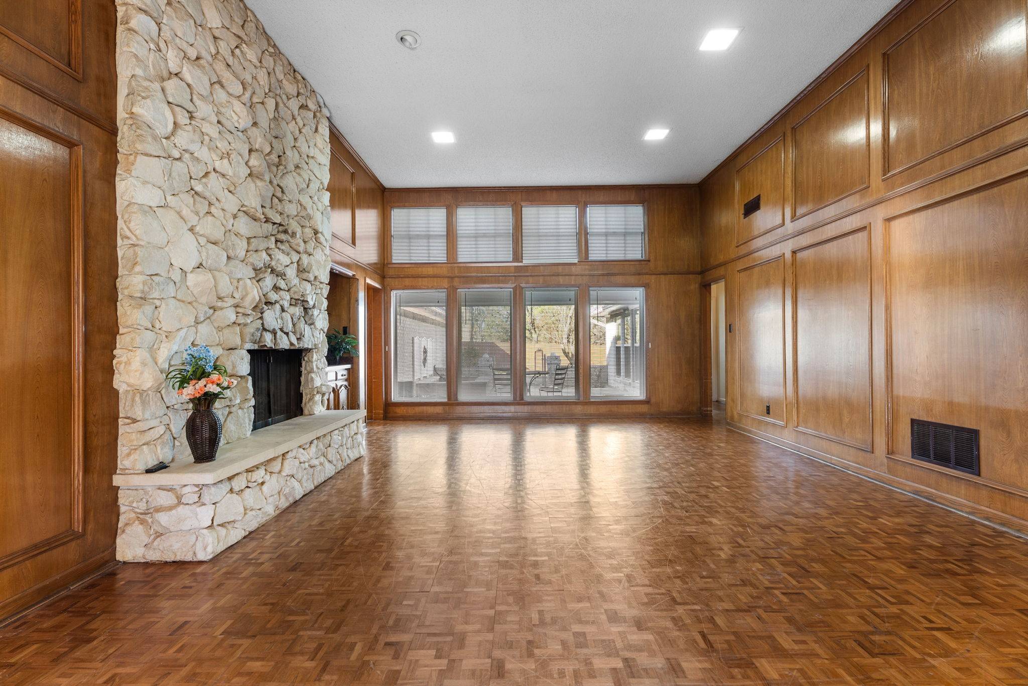 Tyler, TX 75701,401 Woodland Hills DR