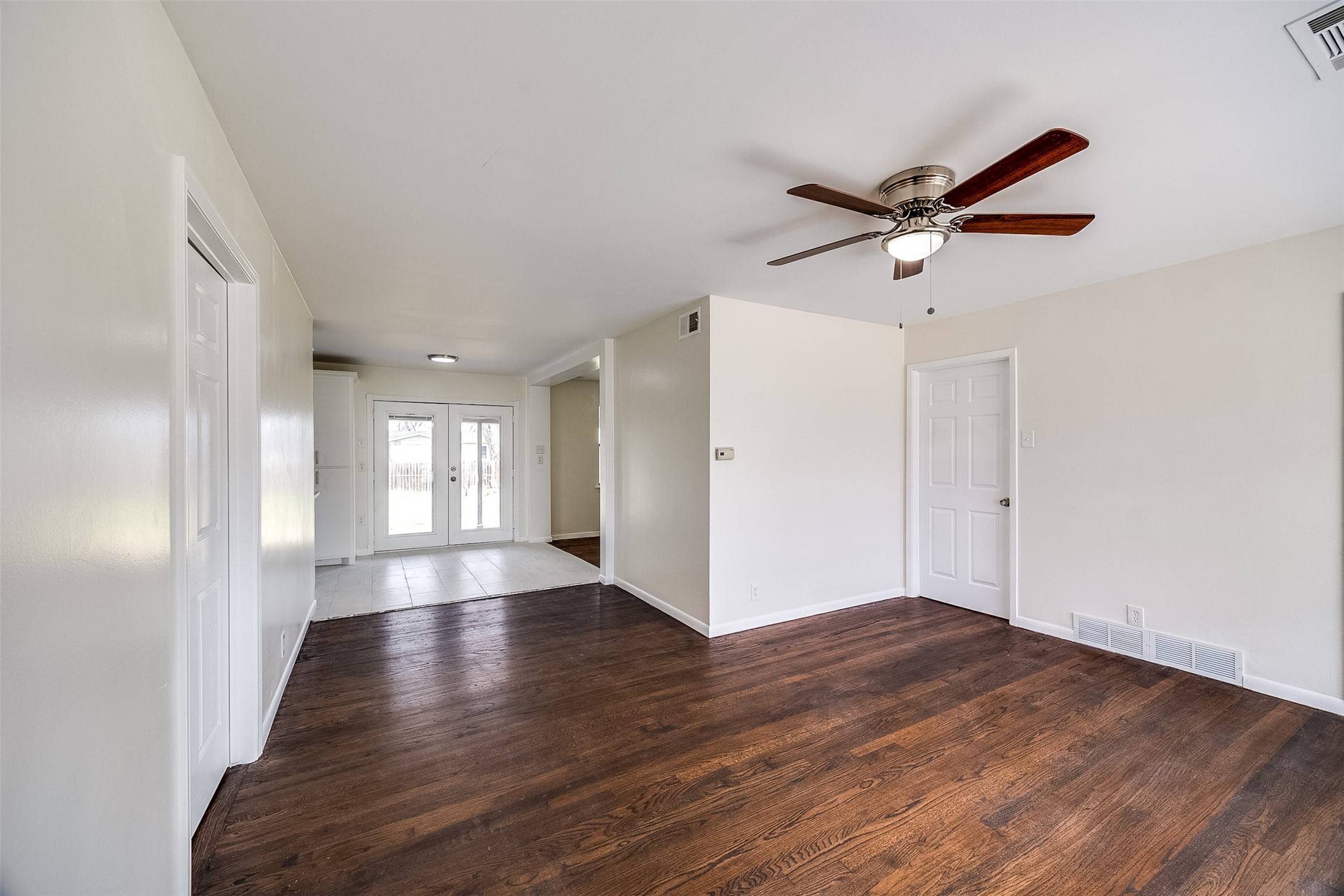 Dallas, TX 75228,3071 Larry DR