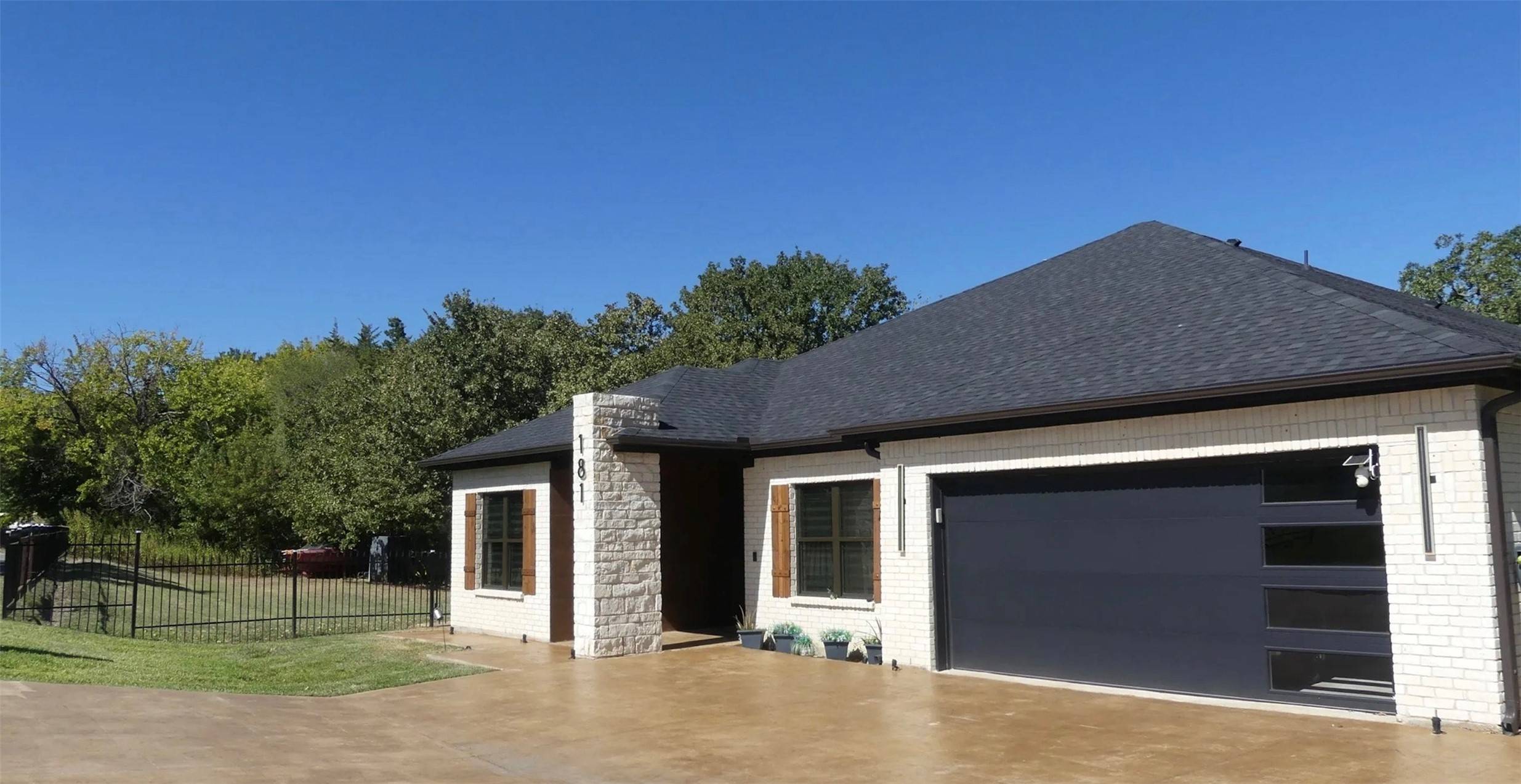 Denison, TX 75020,181 Edgewood Terrace DR