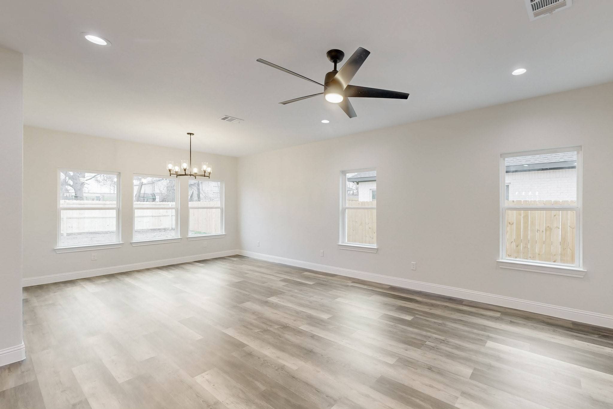Ennis, TX 75119,1303 N BRECKENRIDGE ST