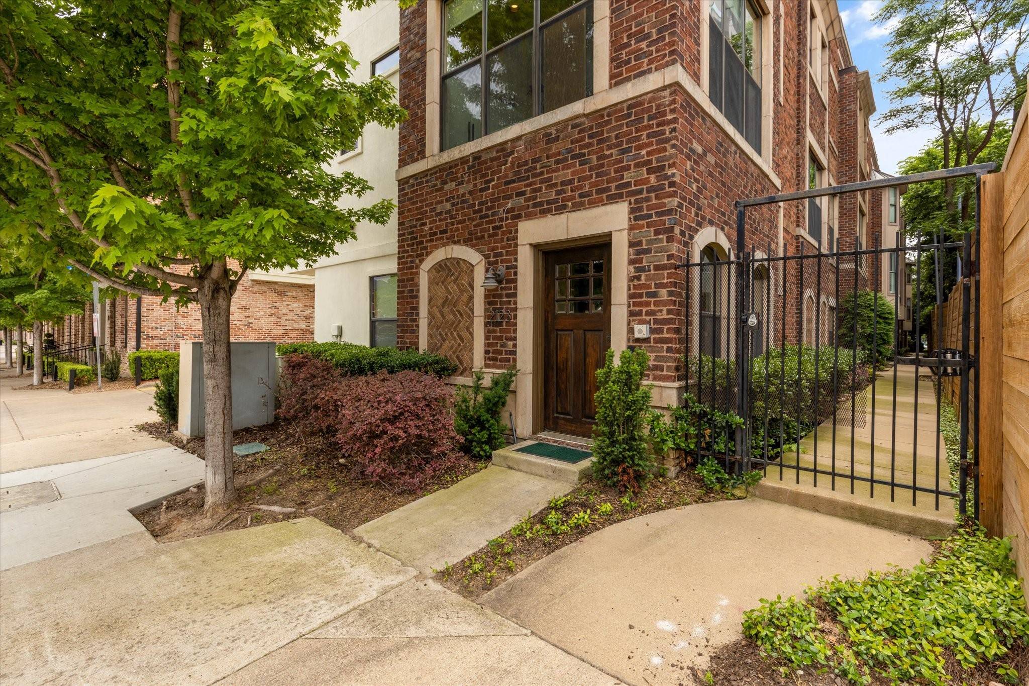 Dallas, TX 75201,2123 Albany ST